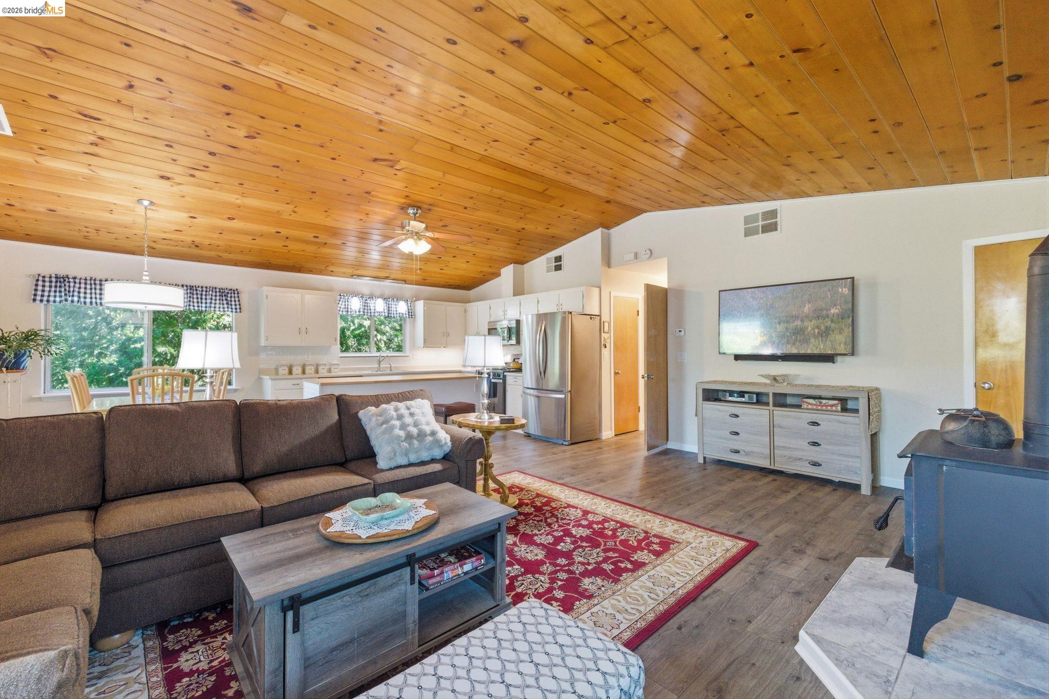 Detail Gallery Image 11 of 47 For 21570 Eel River Dr, Sonora,  CA 95370 - 4 Beds | 3 Baths