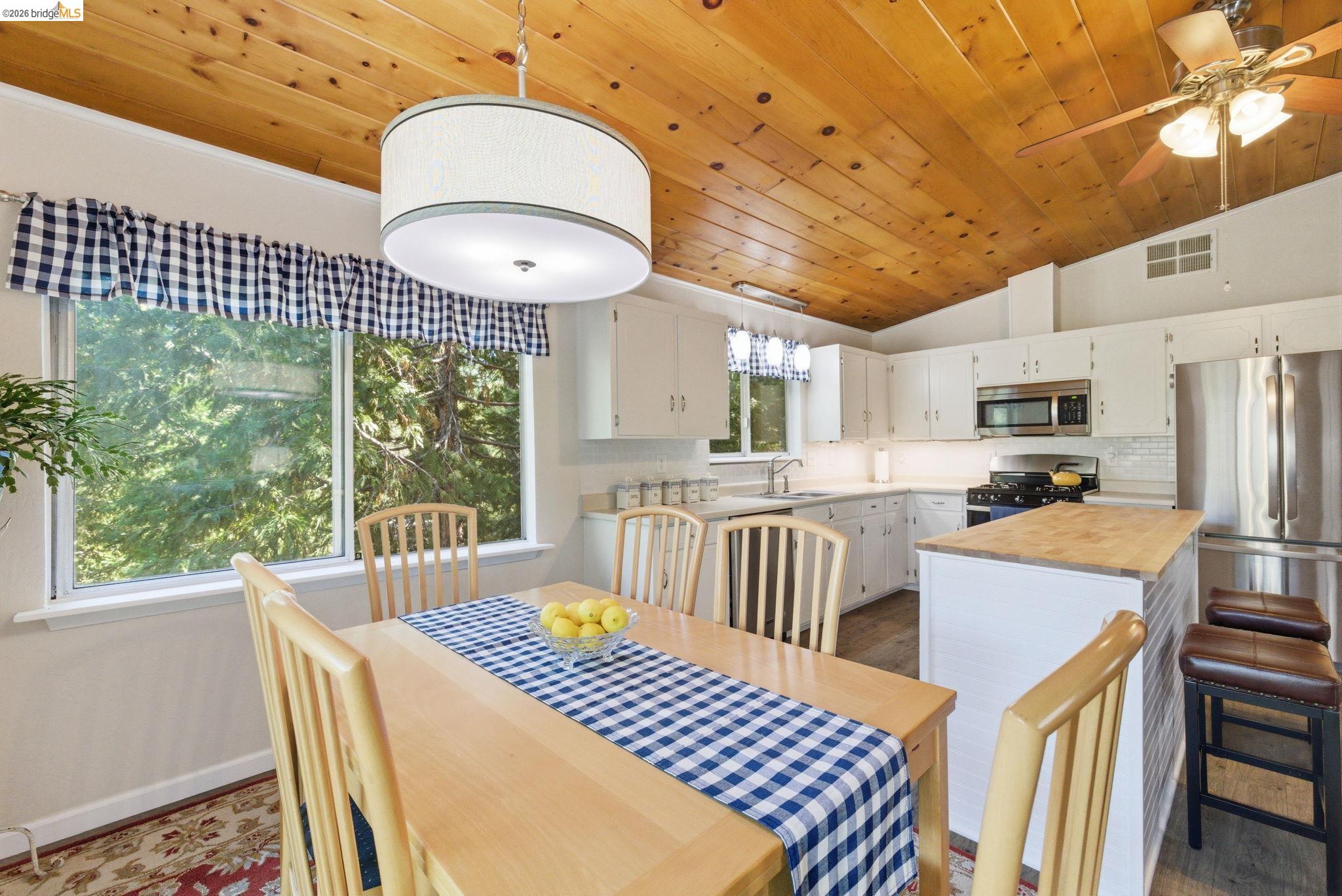 Detail Gallery Image 12 of 47 For 21570 Eel River Dr, Sonora,  CA 95370 - 4 Beds | 3 Baths