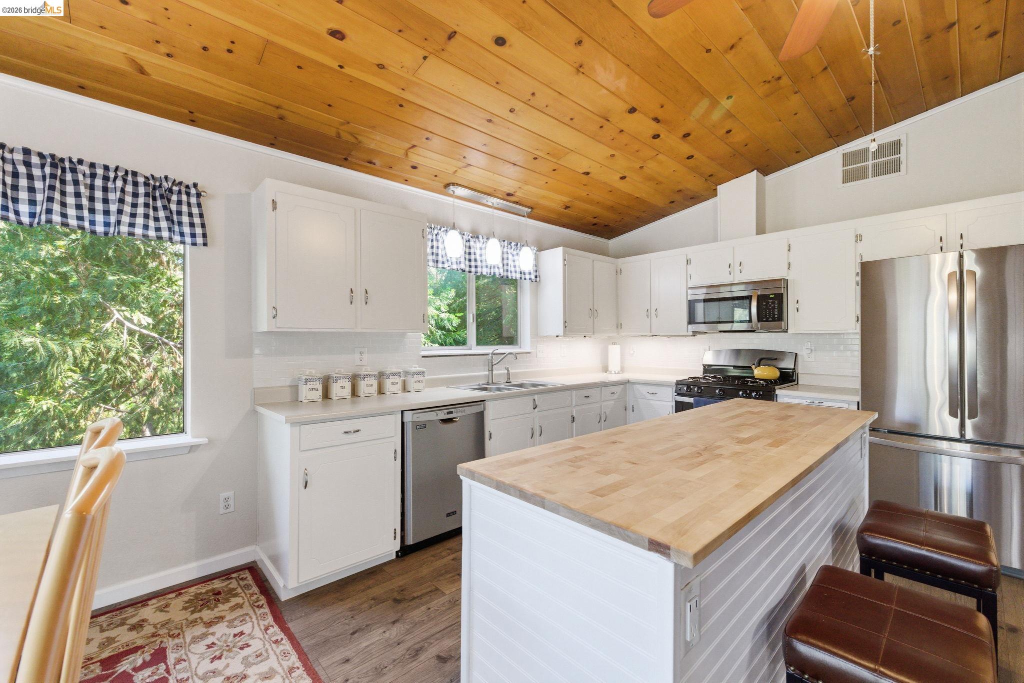 Detail Gallery Image 3 of 47 For 21570 Eel River Dr, Sonora,  CA 95370 - 4 Beds | 3 Baths