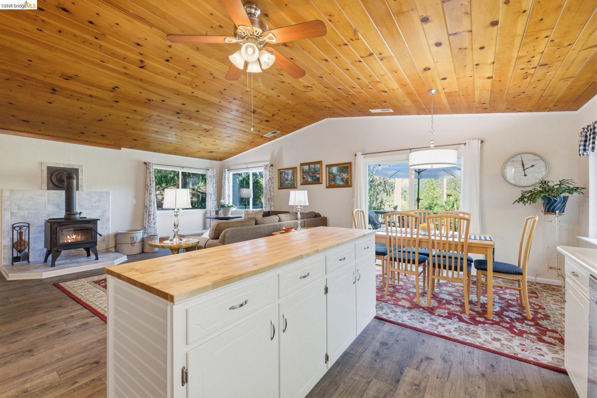 Detail Gallery Image 5 of 47 For 21570 Eel River Dr, Sonora,  CA 95370 - 4 Beds | 3 Baths