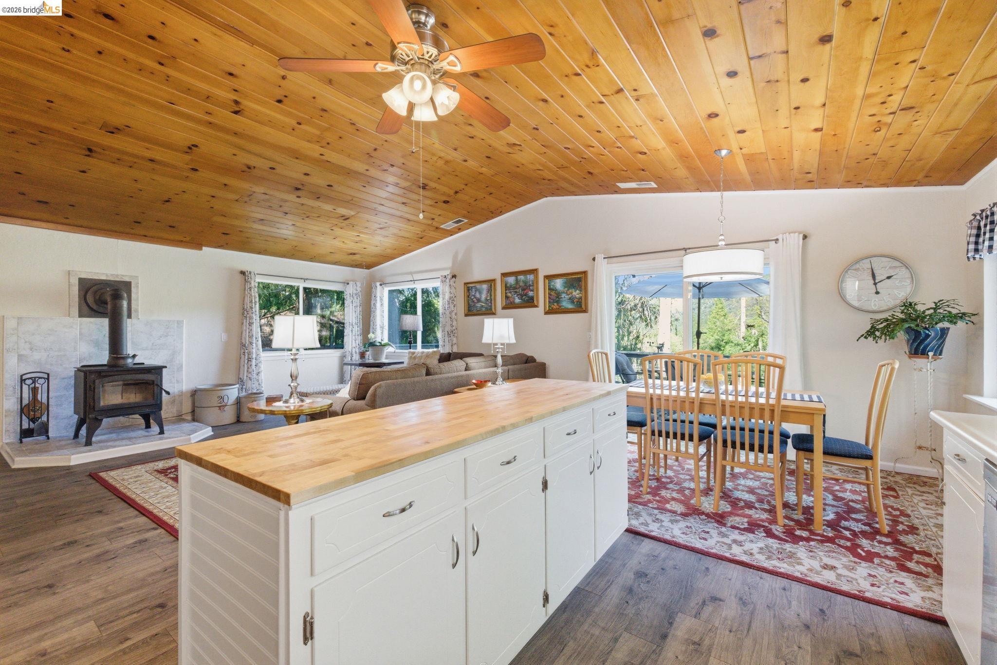 Detail Gallery Image 6 of 47 For 21570 Eel River Dr, Sonora,  CA 95370 - 4 Beds | 3 Baths