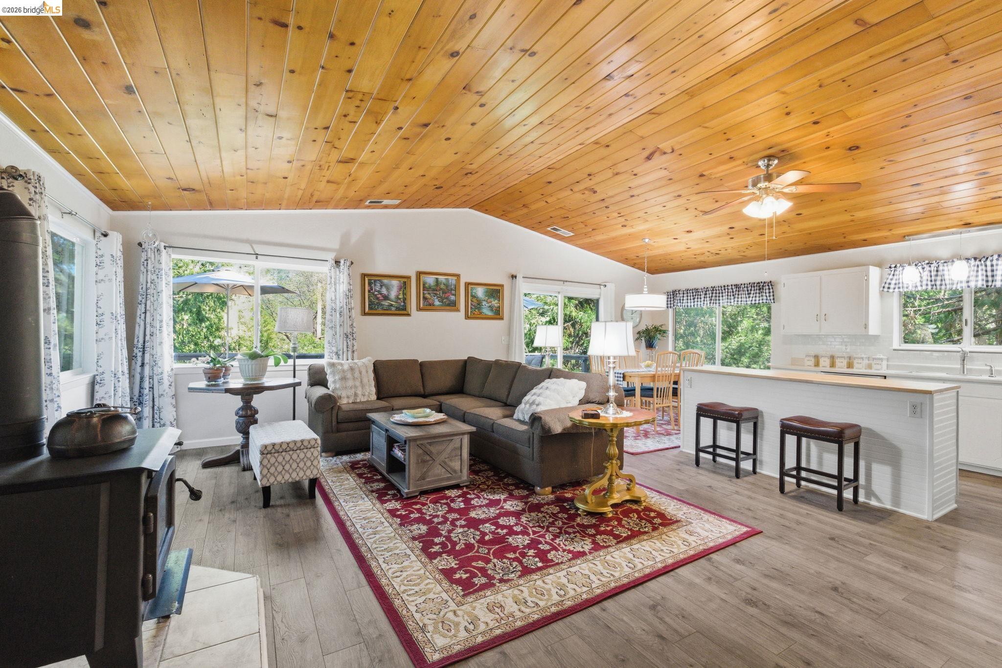 Detail Gallery Image 10 of 47 For 21570 Eel River Dr, Sonora,  CA 95370 - 4 Beds | 3 Baths