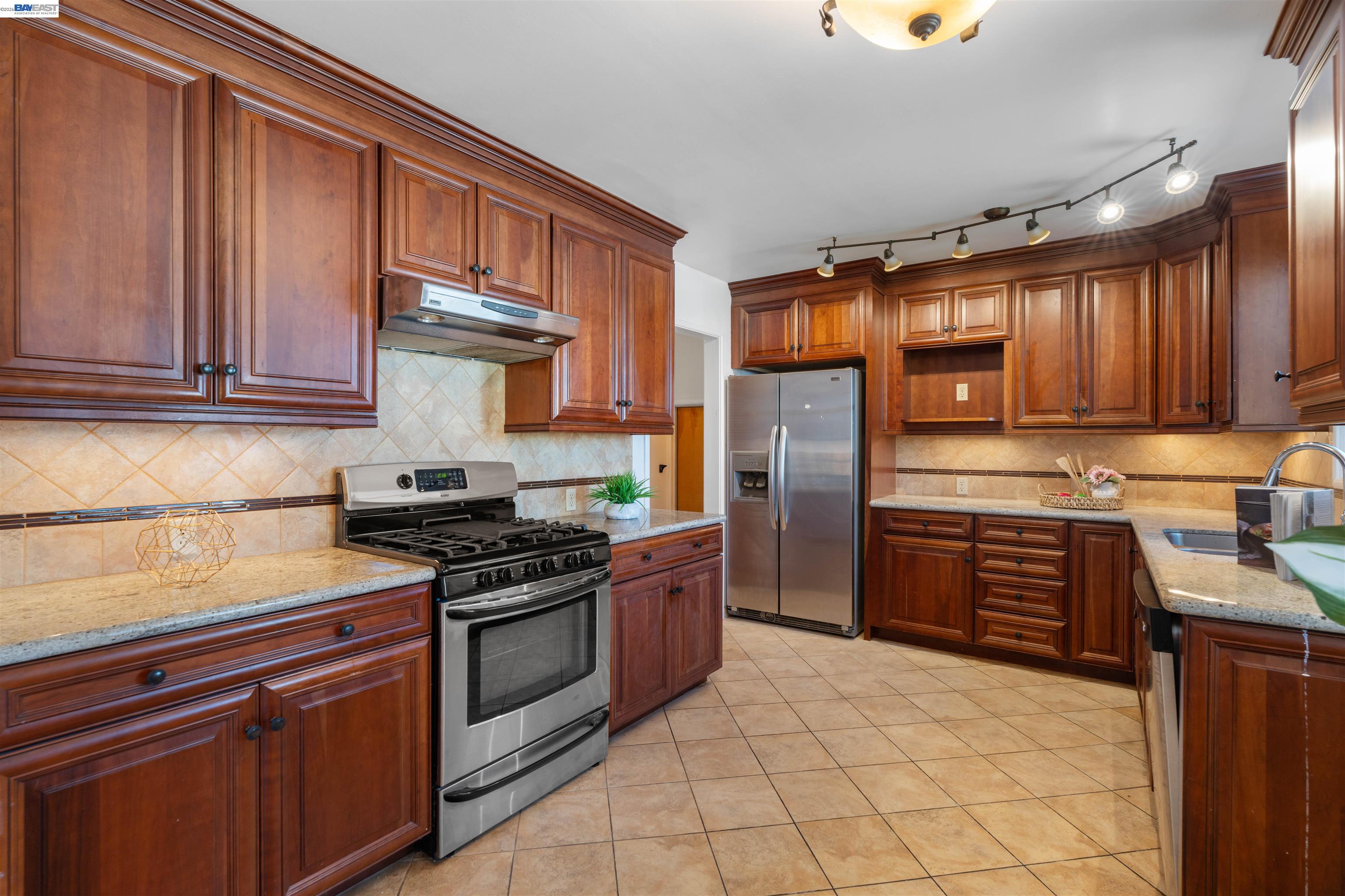 Detail Gallery Image 6 of 31 For 1106 Trojan Ave, San Leandro,  CA 94579 - 3 Beds | 2 Baths