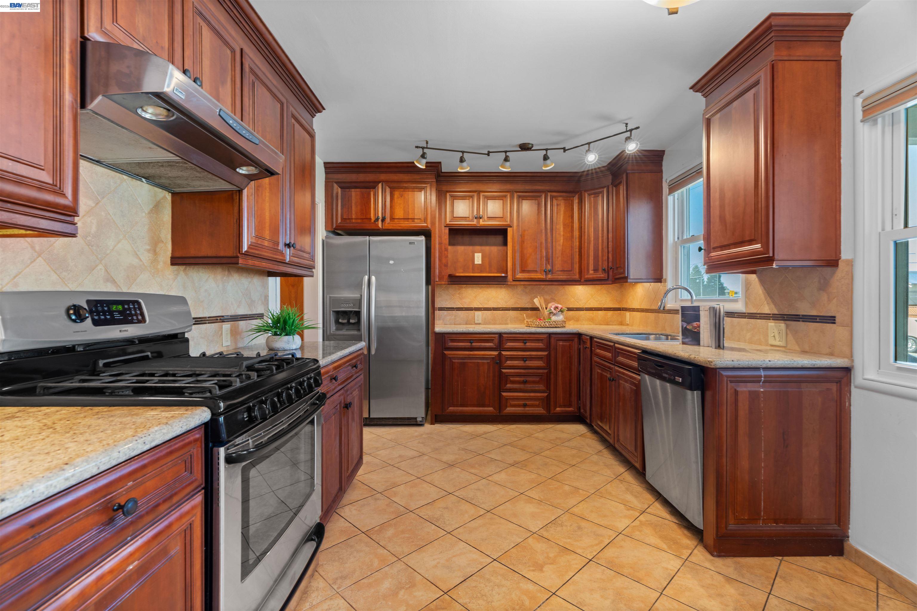 Detail Gallery Image 7 of 31 For 1106 Trojan Ave, San Leandro,  CA 94579 - 3 Beds | 2 Baths