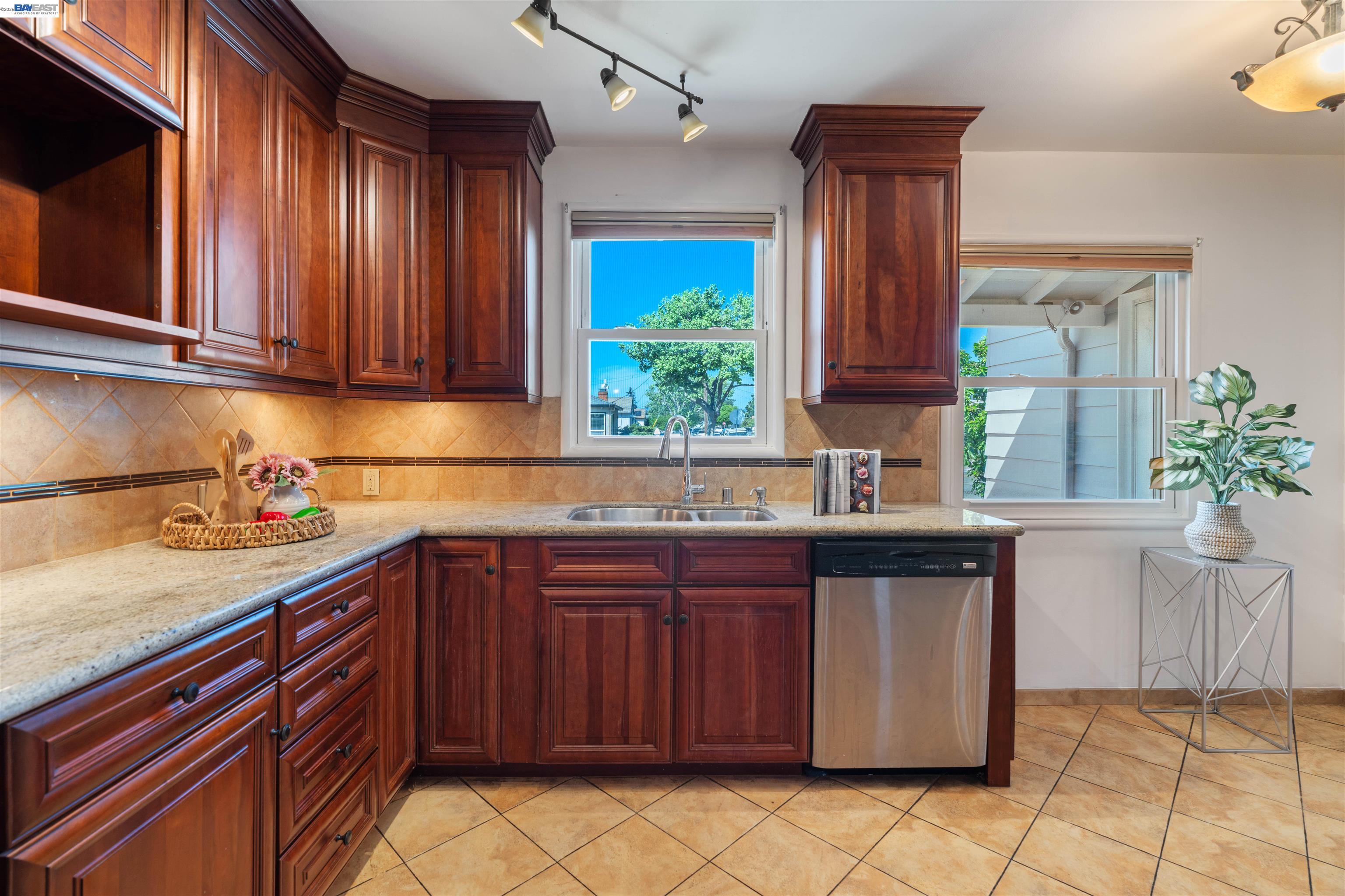 Detail Gallery Image 8 of 31 For 1106 Trojan Ave, San Leandro,  CA 94579 - 3 Beds | 2 Baths