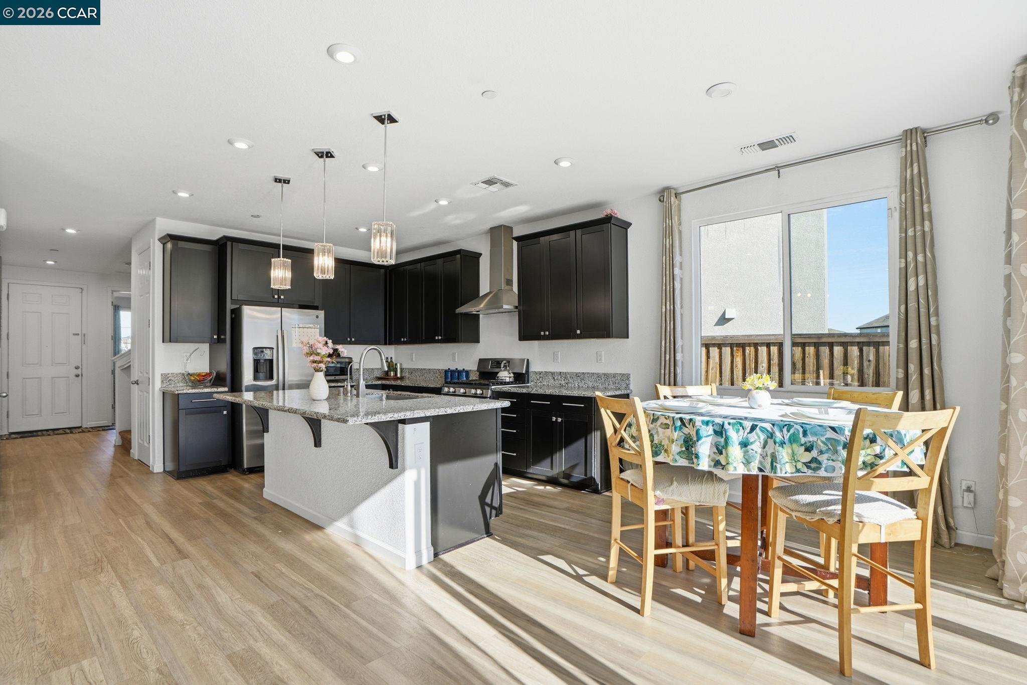 Detail Gallery Image 11 of 46 For 864 Bewick Dr, Lathrop,  CA 95330 - 5 Beds | 3 Baths