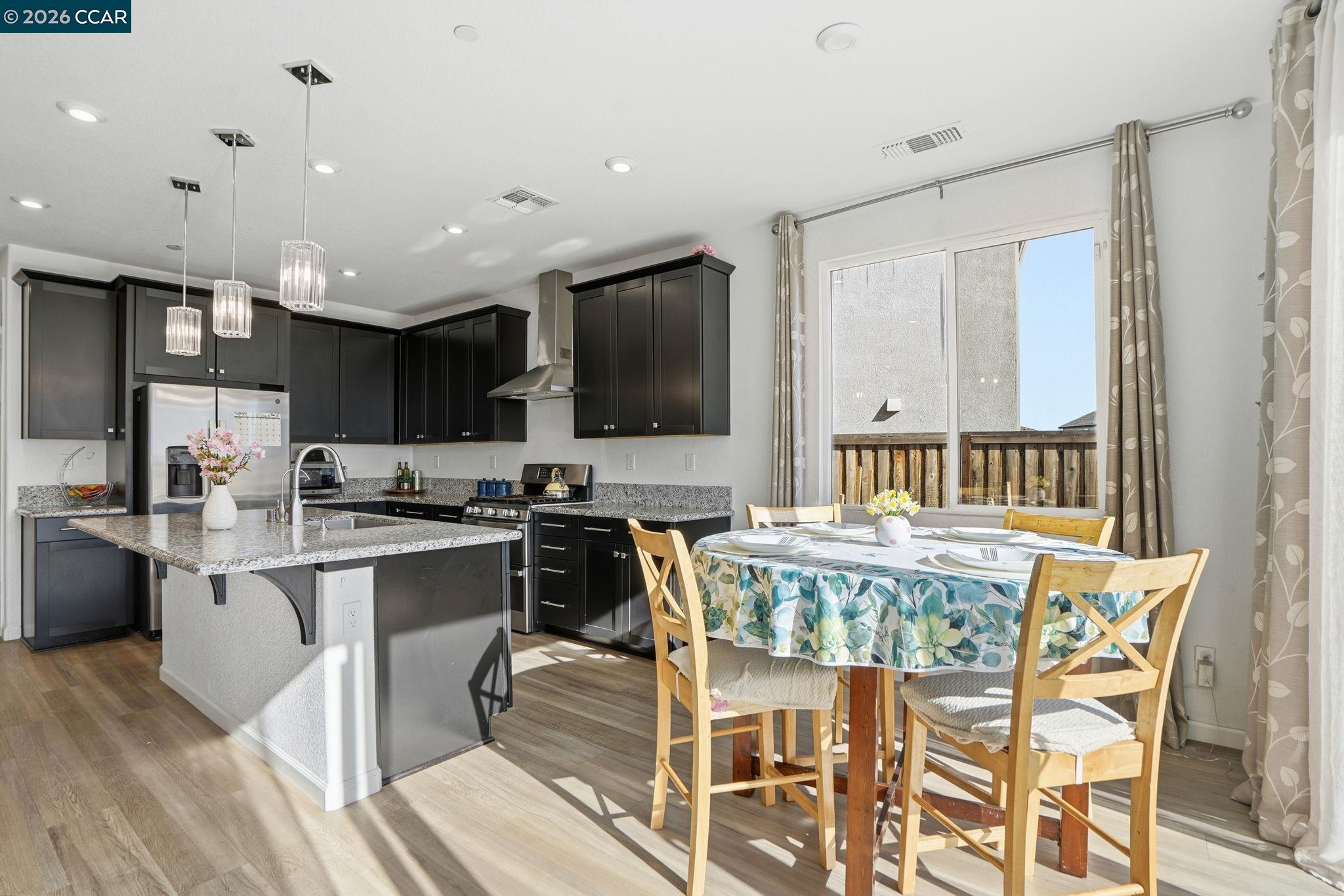 Detail Gallery Image 13 of 46 For 864 Bewick Dr, Lathrop,  CA 95330 - 5 Beds | 3 Baths