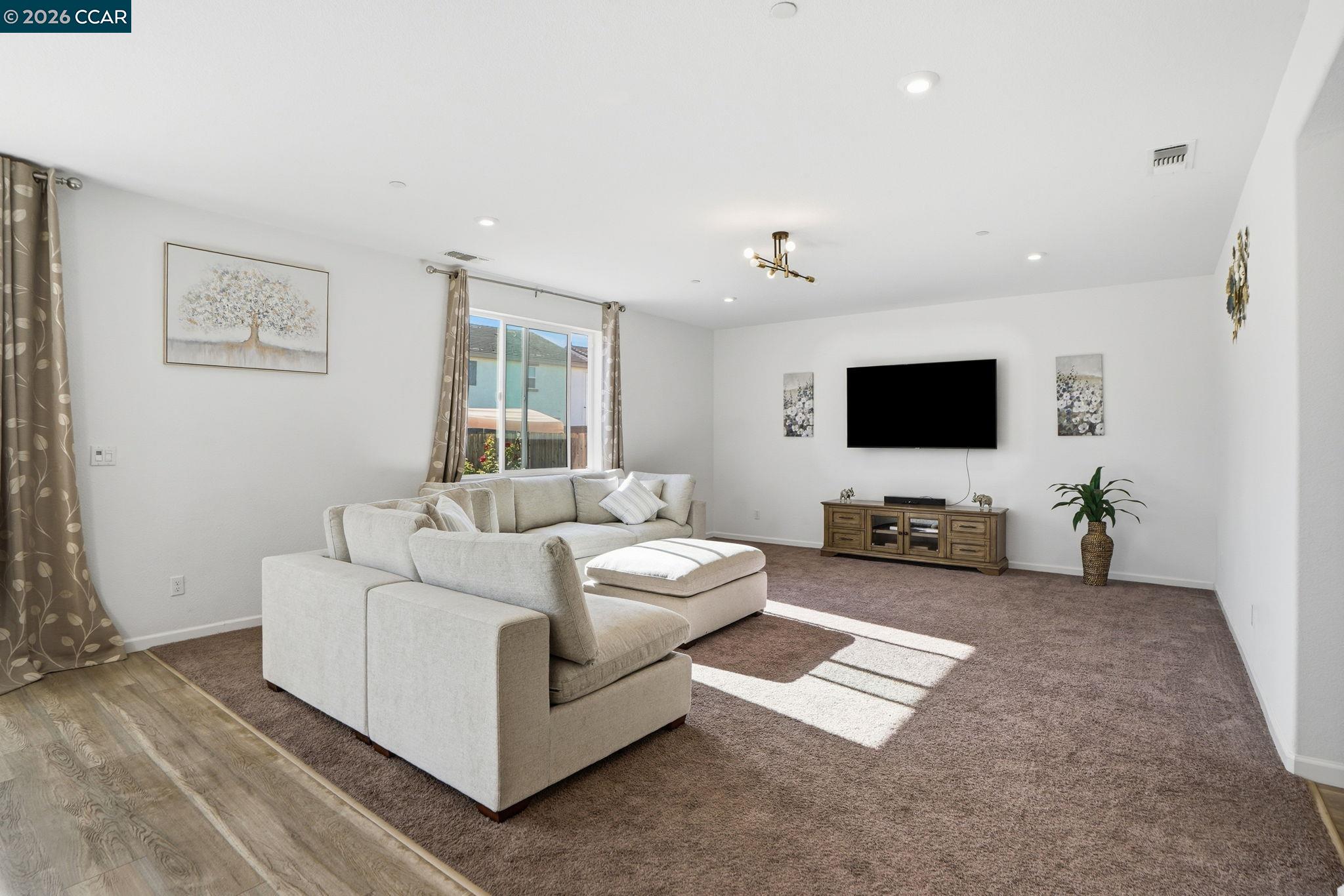 Detail Gallery Image 4 of 46 For 864 Bewick Dr, Lathrop,  CA 95330 - 5 Beds | 3 Baths