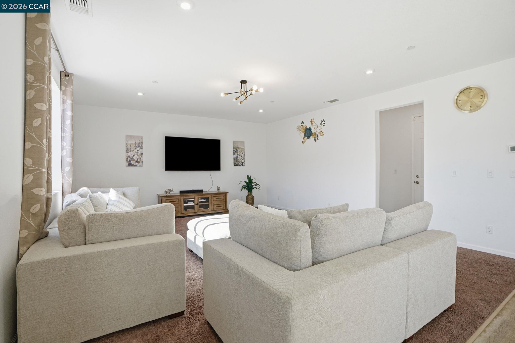 Detail Gallery Image 5 of 46 For 864 Bewick Dr, Lathrop,  CA 95330 - 5 Beds | 3 Baths