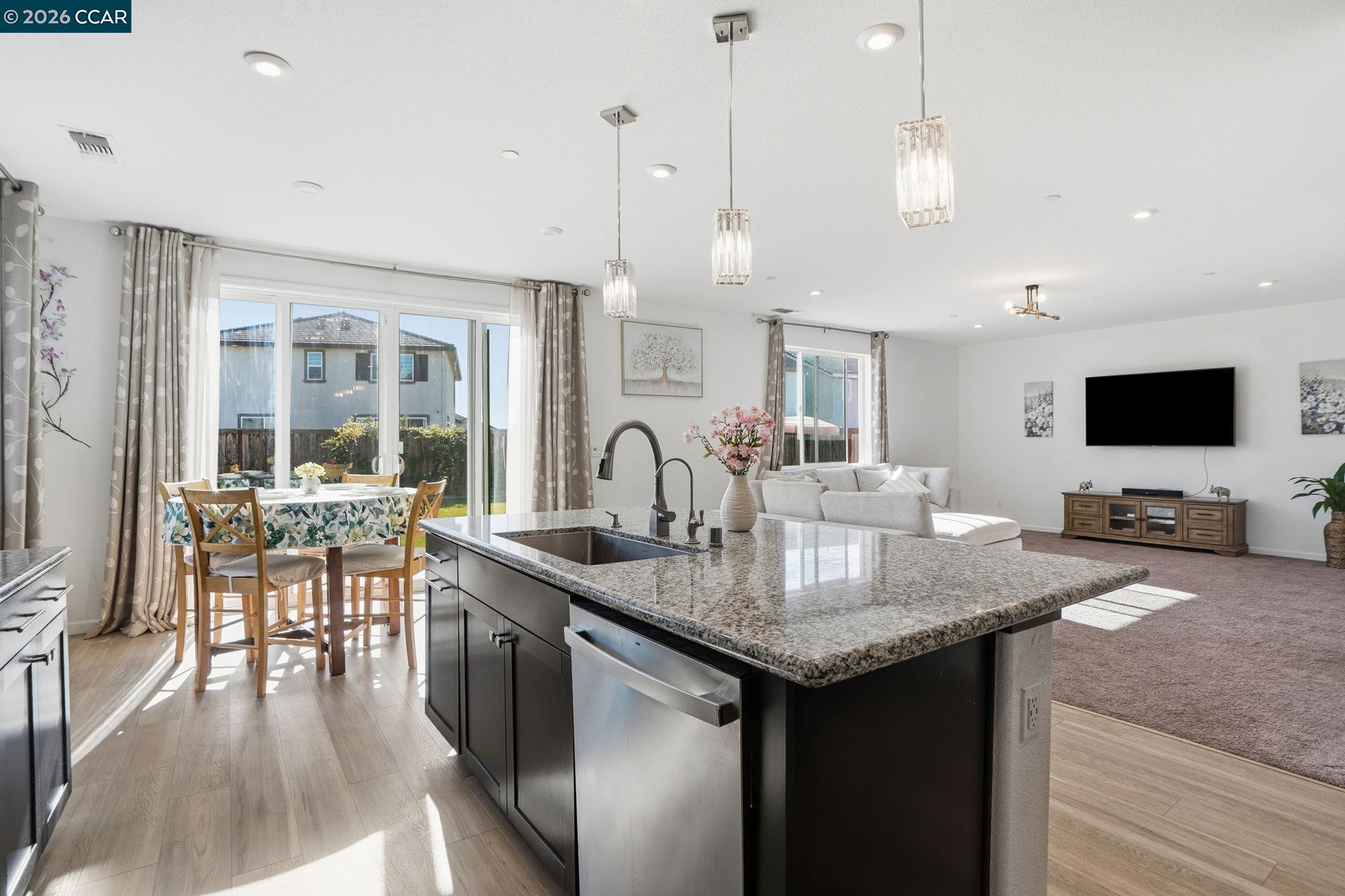 Detail Gallery Image 10 of 46 For 864 Bewick Dr, Lathrop,  CA 95330 - 5 Beds | 3 Baths