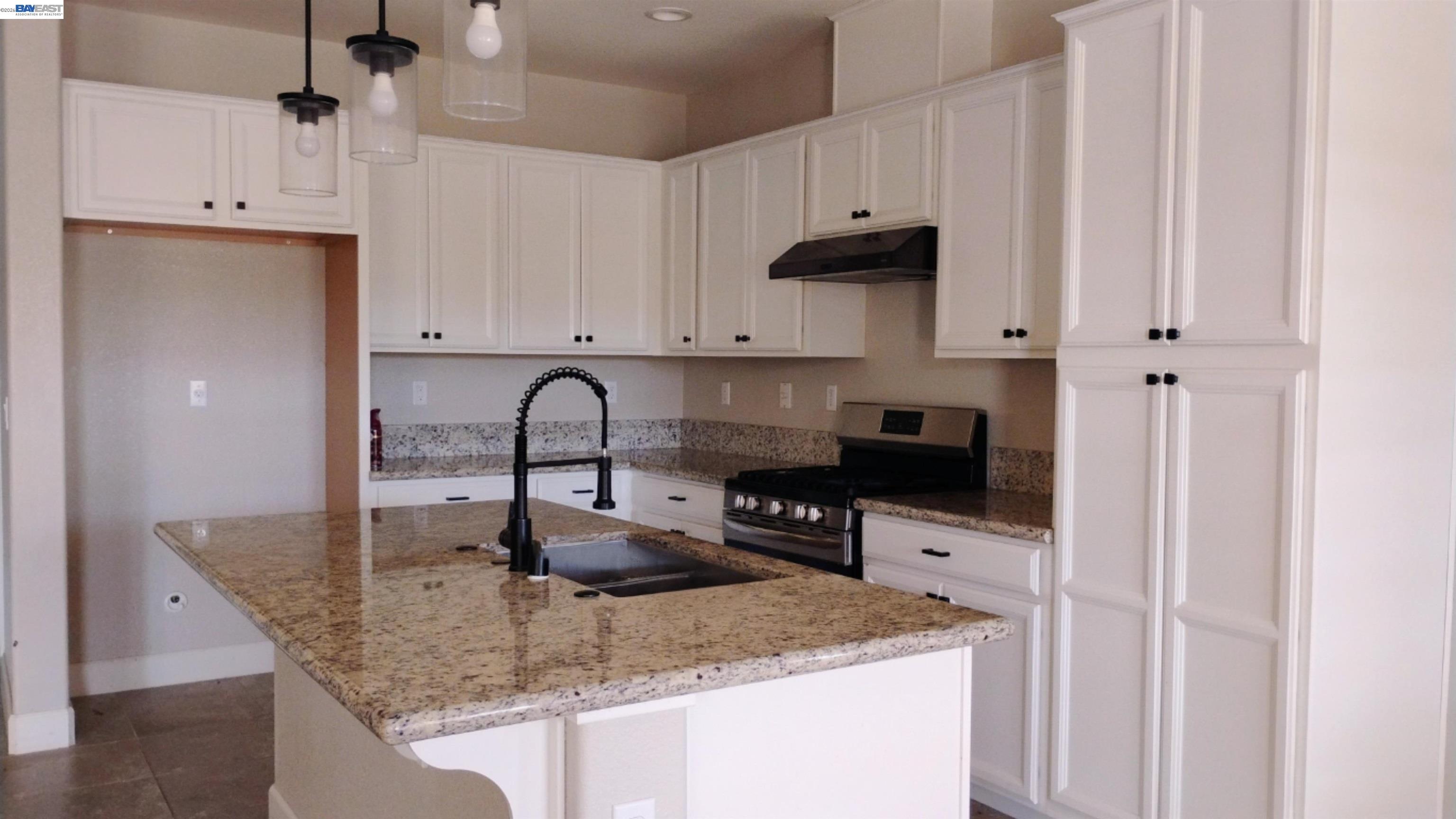 Detail Gallery Image 5 of 15 For 9678 Cabernet Court, Patterson,  CA 95363 - 5 Beds | 3 Baths