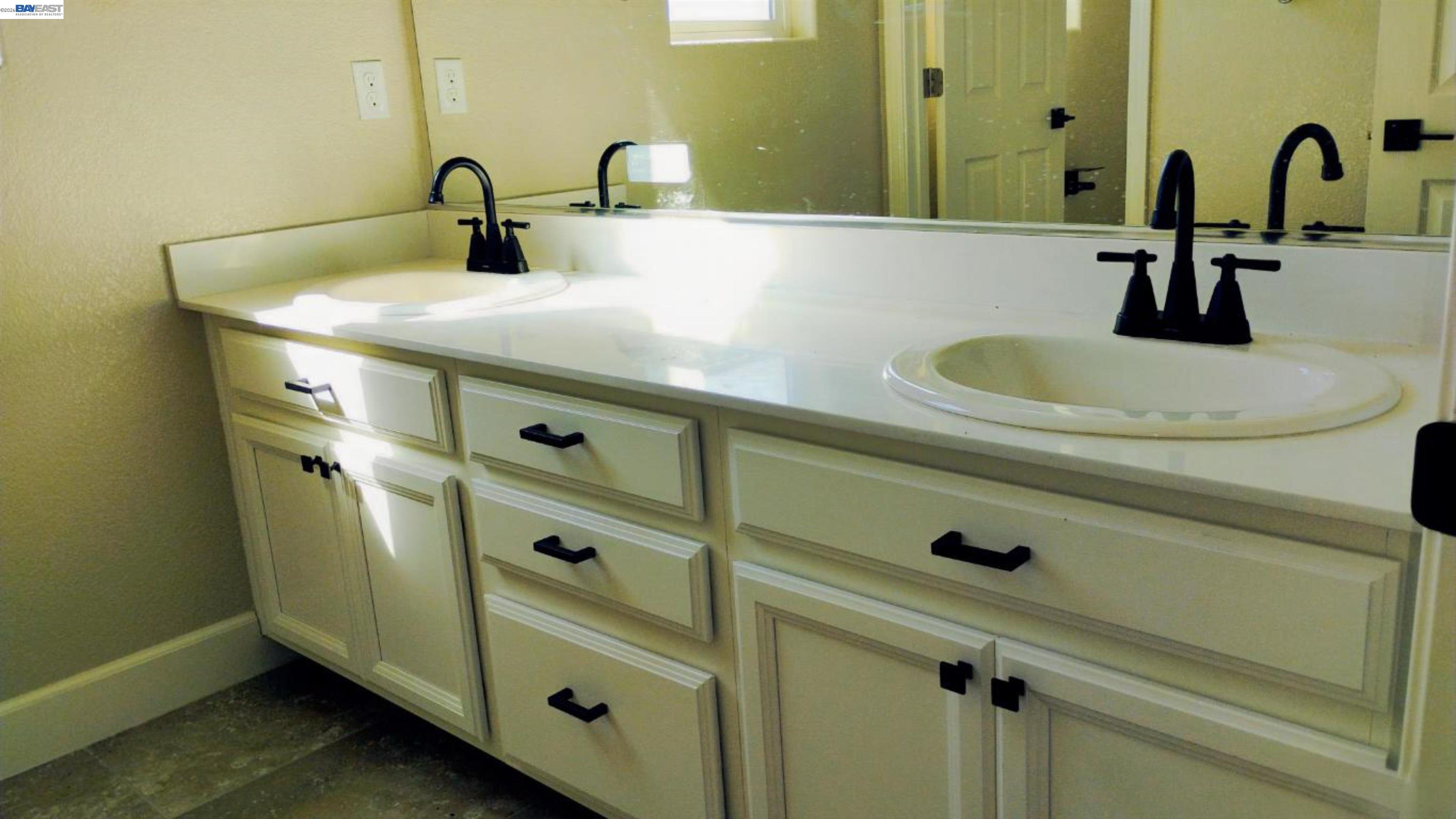 Detail Gallery Image 10 of 15 For 9678 Cabernet Court, Patterson,  CA 95363 - 5 Beds | 3 Baths