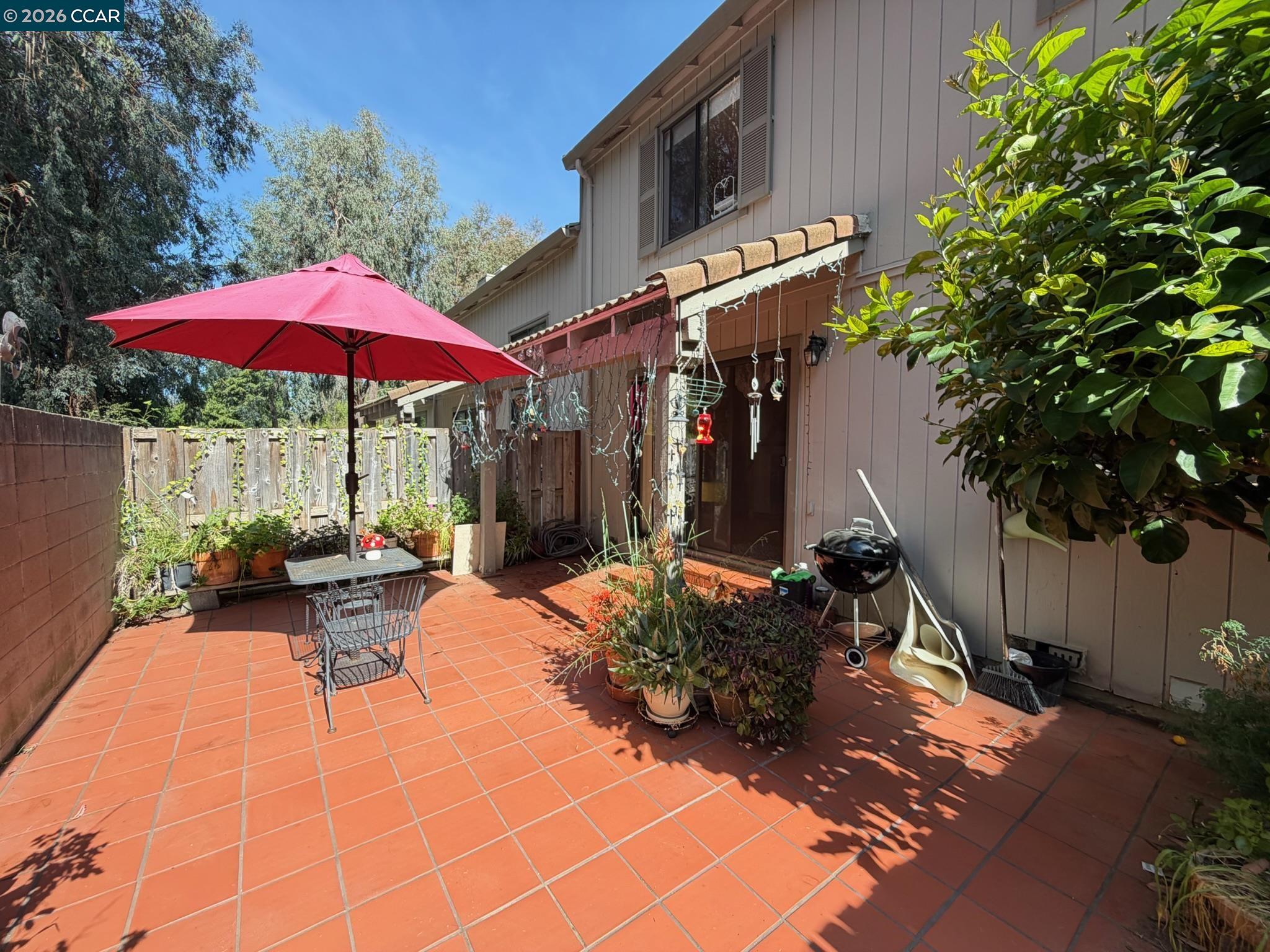 Detail Gallery Image 11 of 43 For 6 Basin Court, Hercules,  CA 94547 - 3 Beds | 2/1 Baths