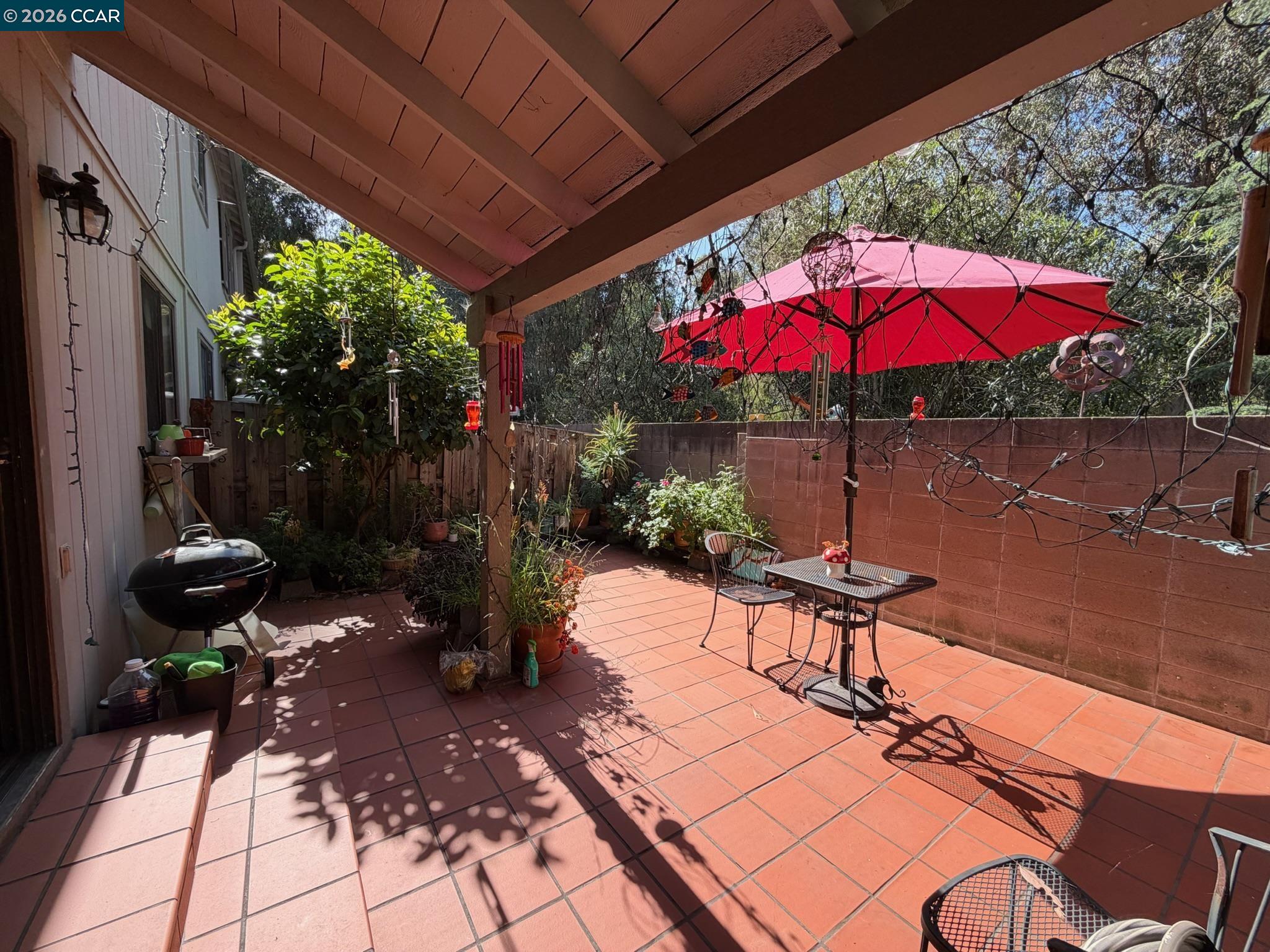 Detail Gallery Image 12 of 43 For 6 Basin Court, Hercules,  CA 94547 - 3 Beds | 2/1 Baths