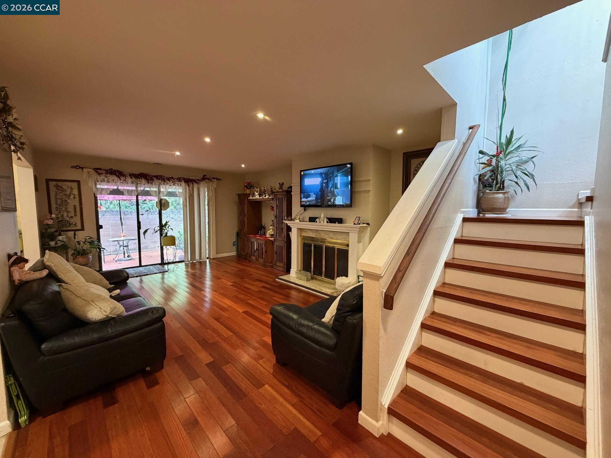 Detail Gallery Image 4 of 43 For 6 Basin Court, Hercules,  CA 94547 - 3 Beds | 2/1 Baths