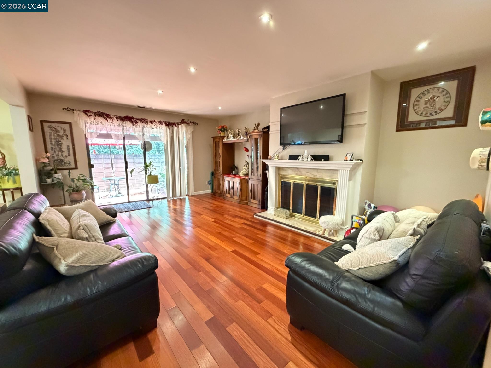 Detail Gallery Image 7 of 43 For 6 Basin Court, Hercules,  CA 94547 - 3 Beds | 2/1 Baths