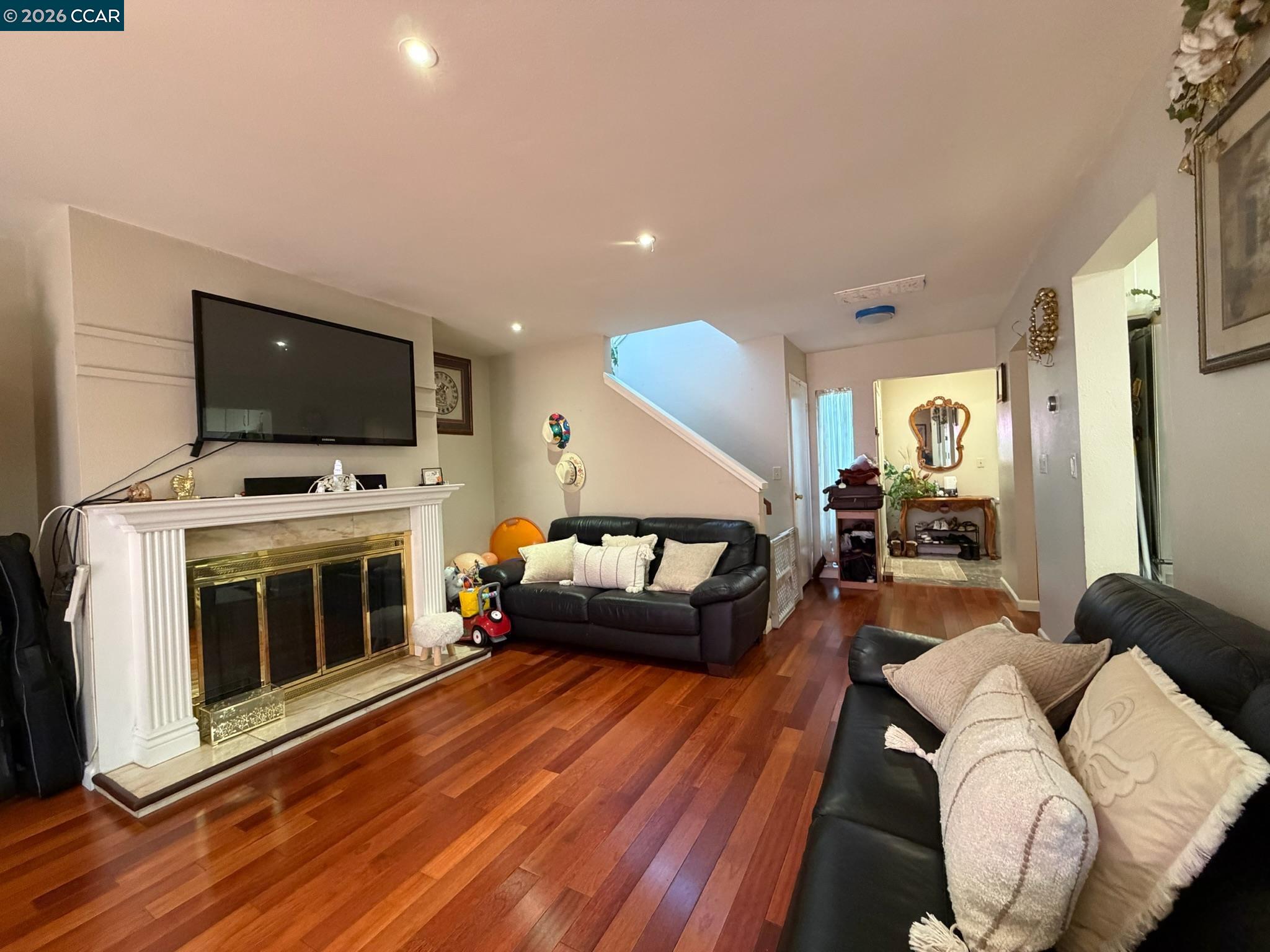 Detail Gallery Image 9 of 43 For 6 Basin Court, Hercules,  CA 94547 - 3 Beds | 2/1 Baths