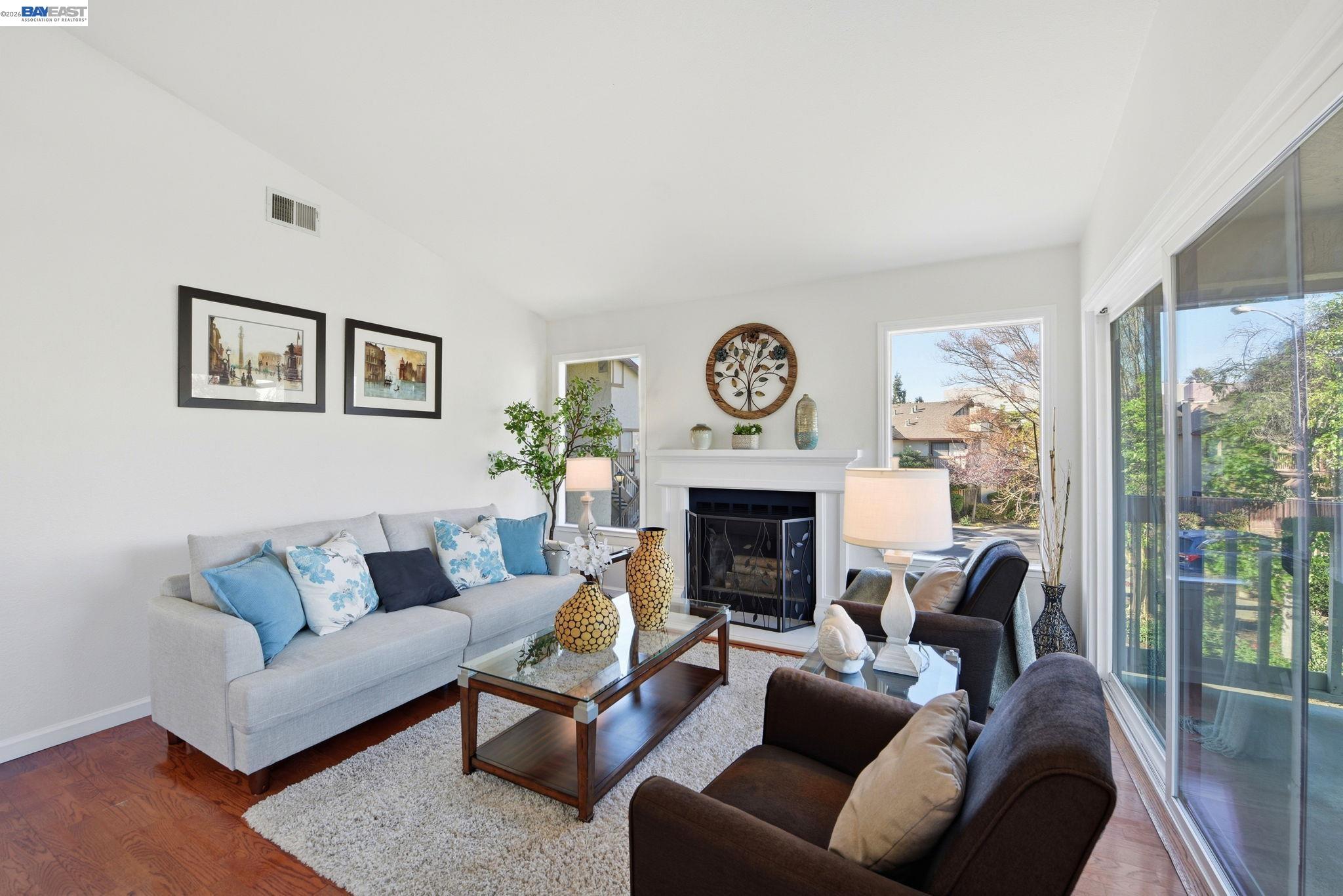 Photo #4: 41128280 Listing: Photo #4