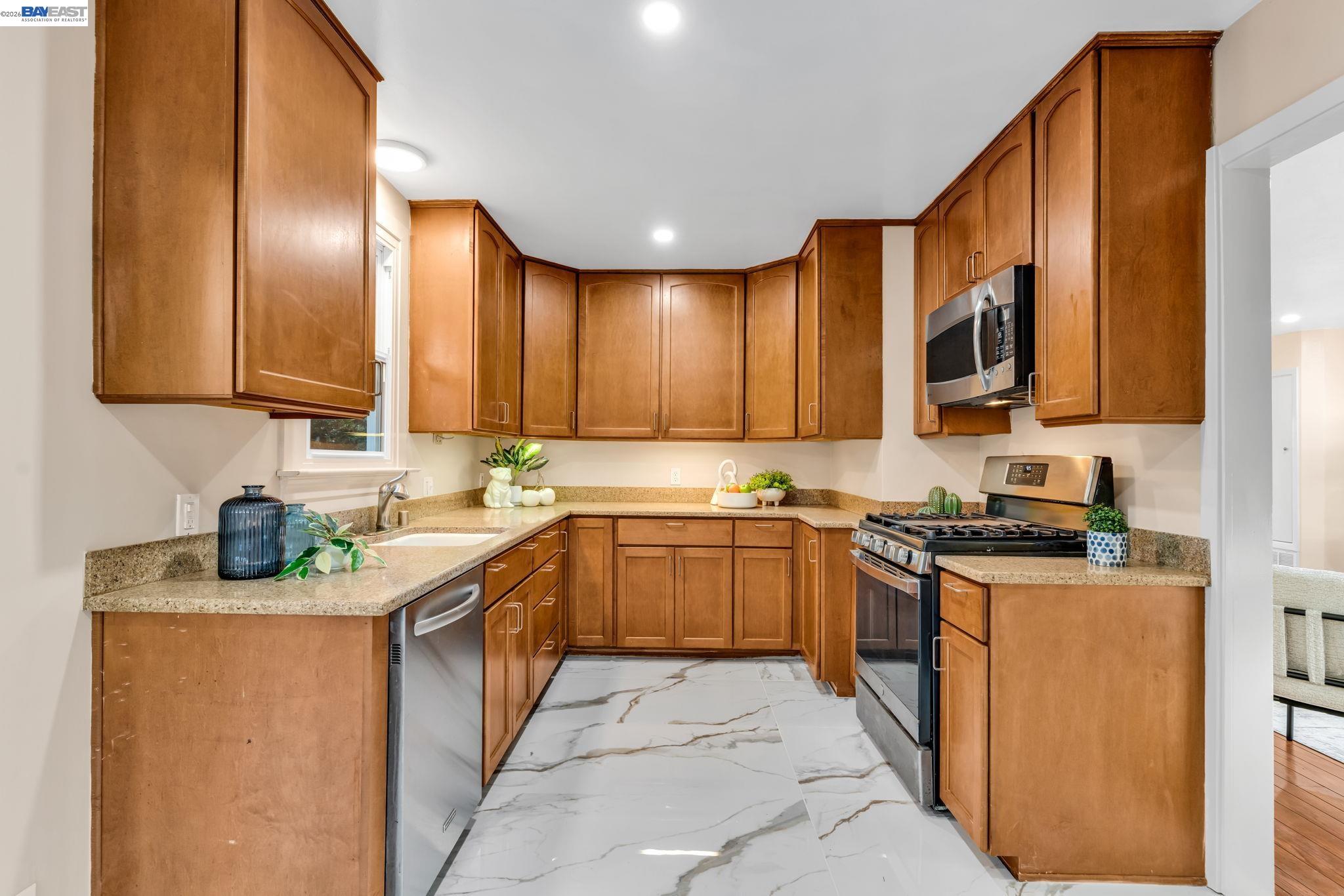 Detail Gallery Image 15 of 40 For 4628 Fieldbrook Rd, Oakland,  CA 94619 - 4 Beds | 3 Baths