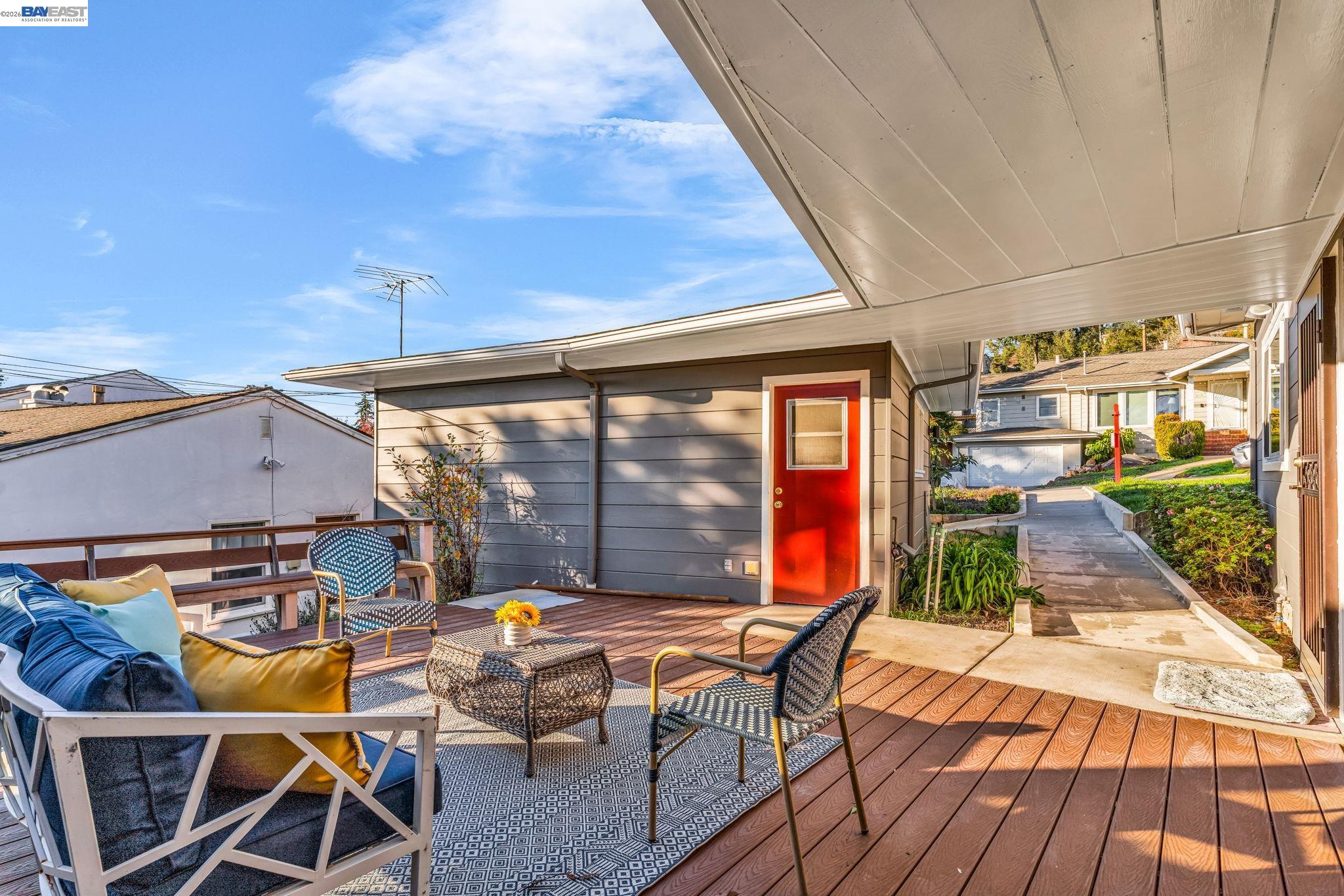 Detail Gallery Image 4 of 40 For 4628 Fieldbrook Rd, Oakland,  CA 94619 - 4 Beds | 3 Baths