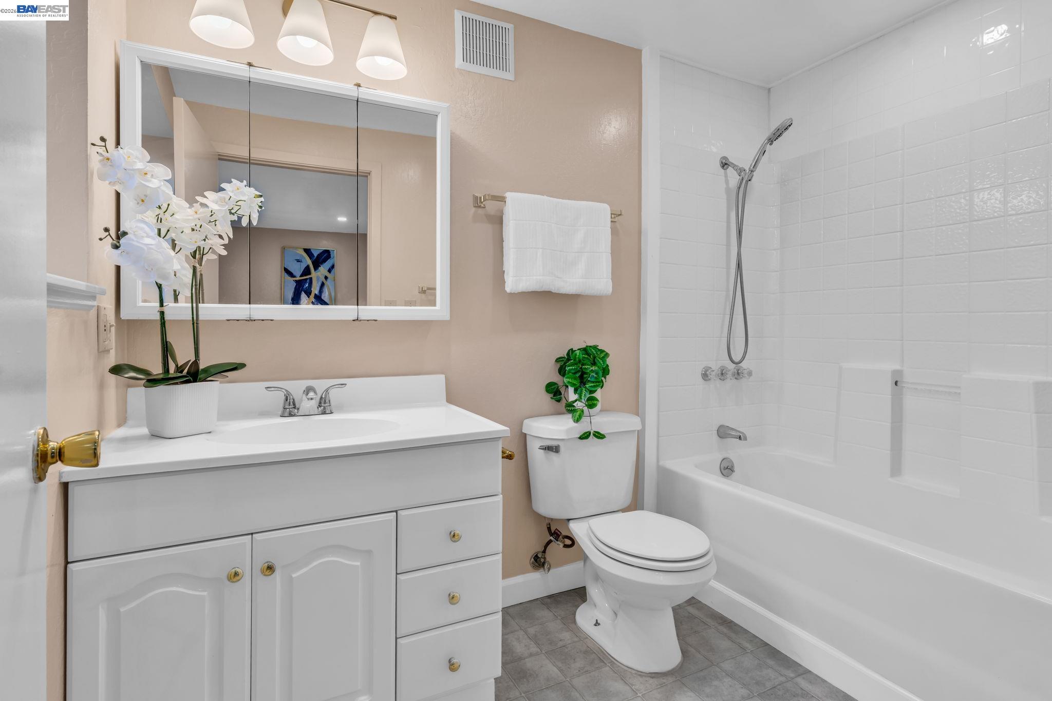 Detail Gallery Image 35 of 40 For 4628 Fieldbrook Rd, Oakland,  CA 94619 - 4 Beds | 3 Baths