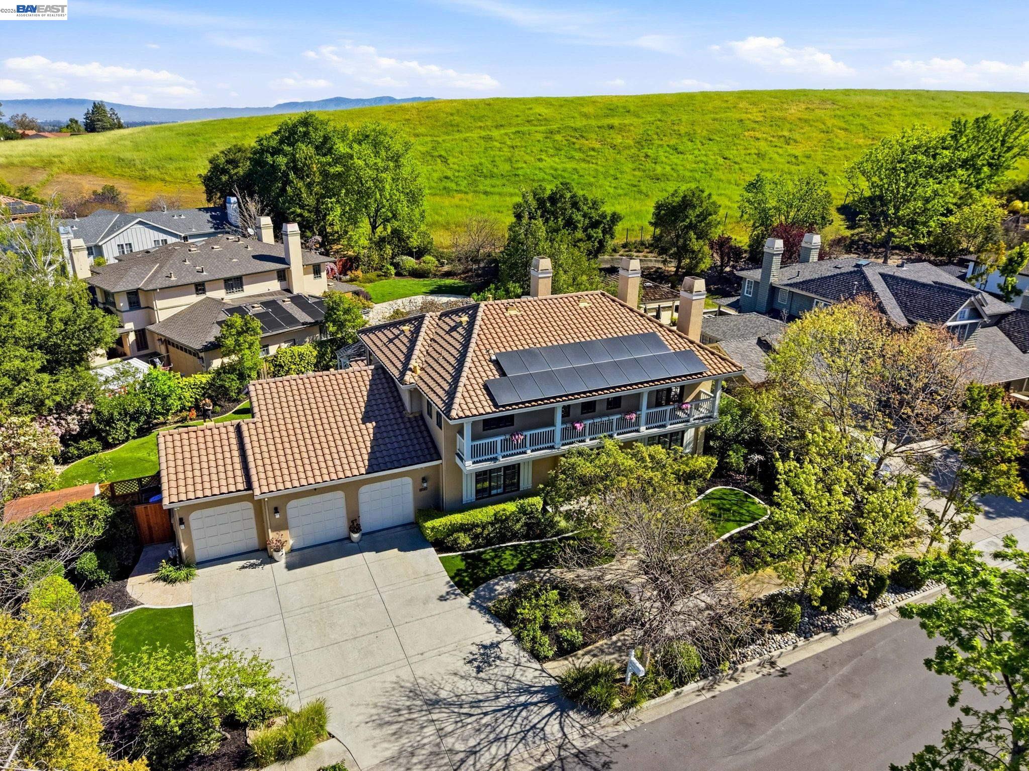 Detail Gallery Image 4 of 59 For 10507 Manzanita Ct., Cupertino,  CA 95014 - 5 Beds | 4/1 Baths