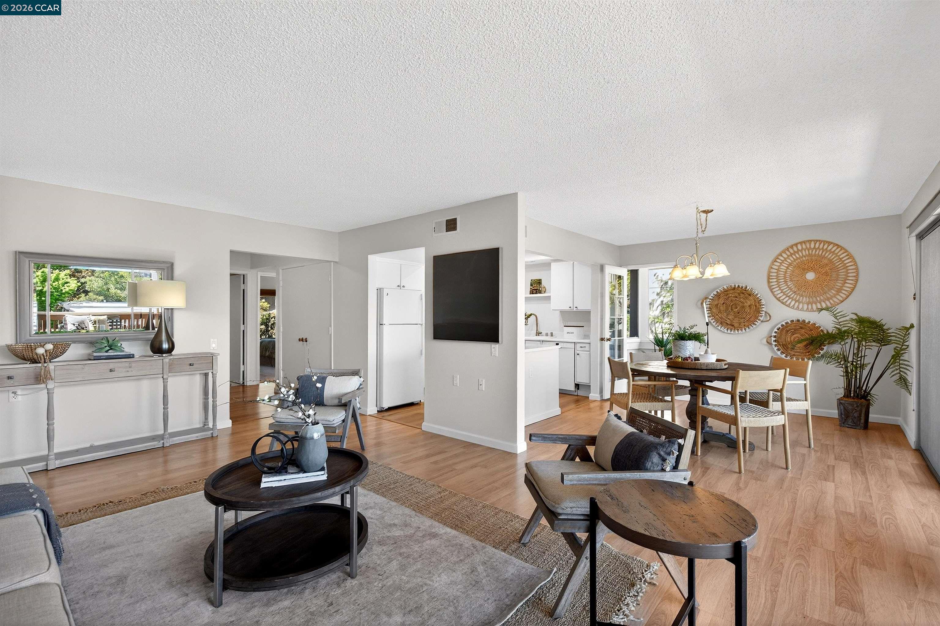 Photo #4: 41128283 Listing: Photo #4