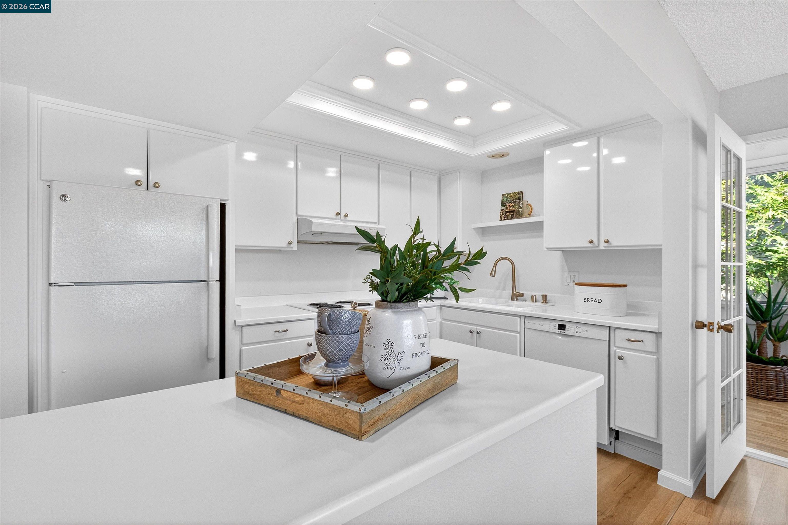 Photo #8: 41128283 Listing: Photo #8