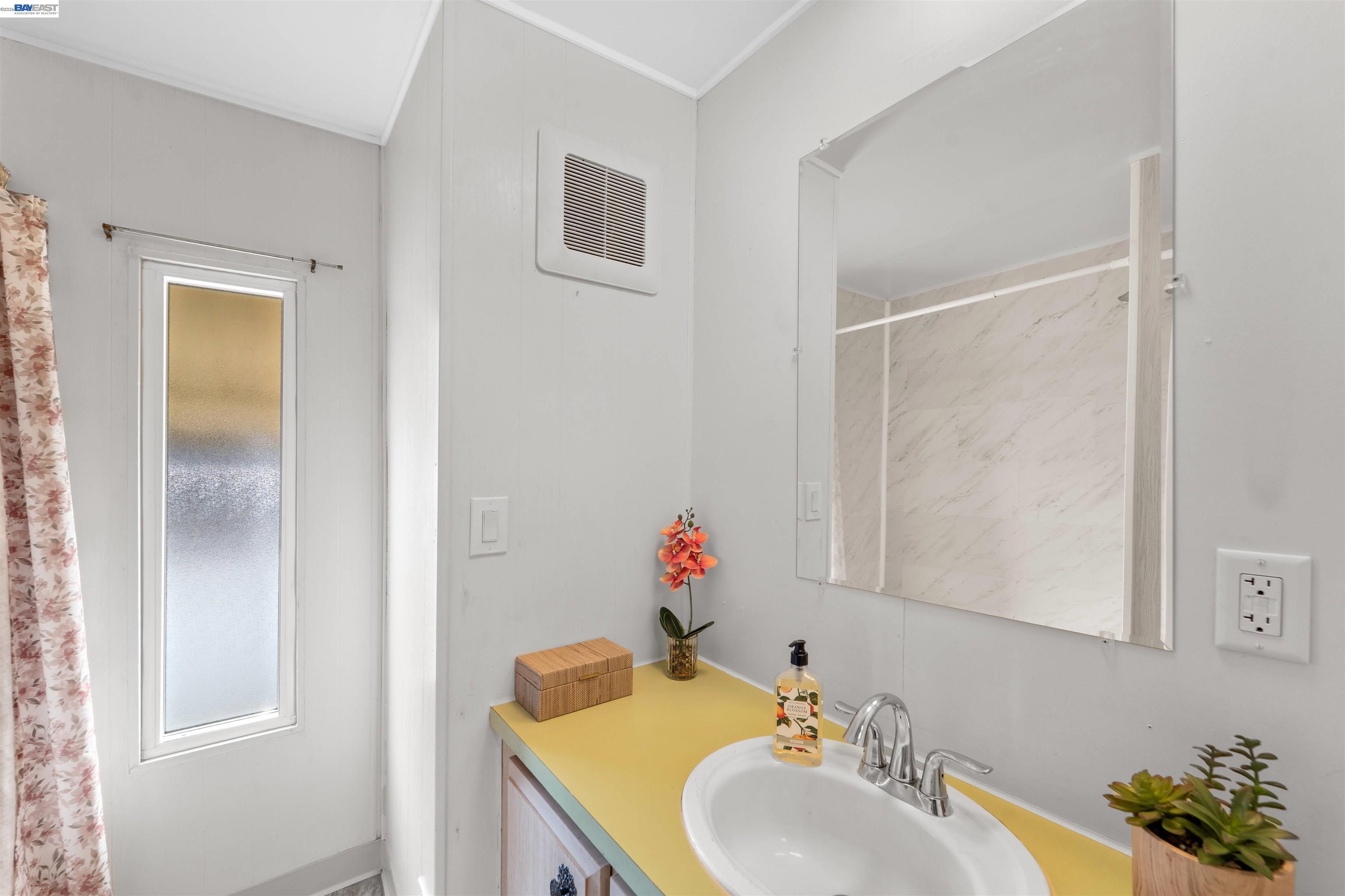 Detail Gallery Image 16 of 35 For 301 Maui Circle, Union City,  CA 94587 - 3 Beds | 2 Baths