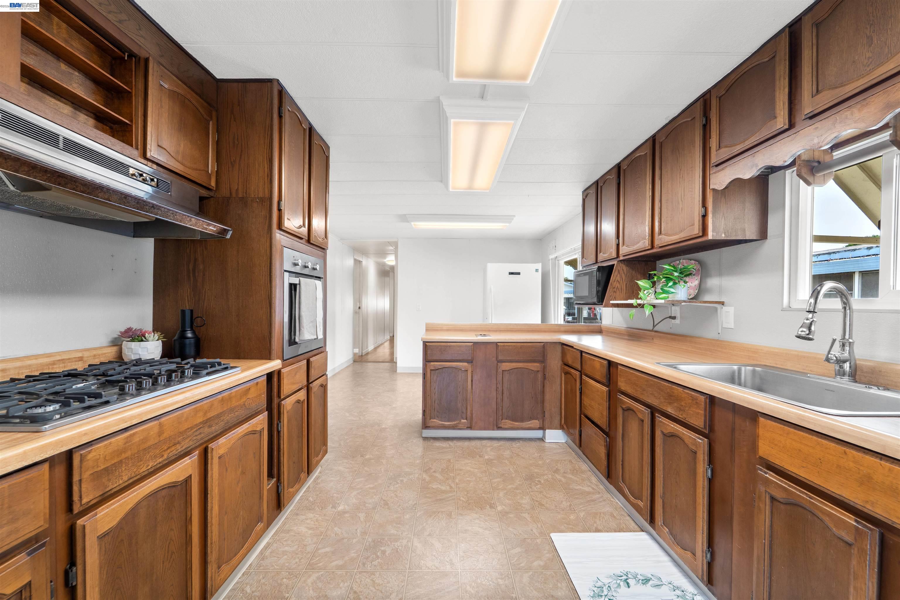 Detail Gallery Image 8 of 35 For 301 Maui Circle, Union City,  CA 94587 - 3 Beds | 2 Baths