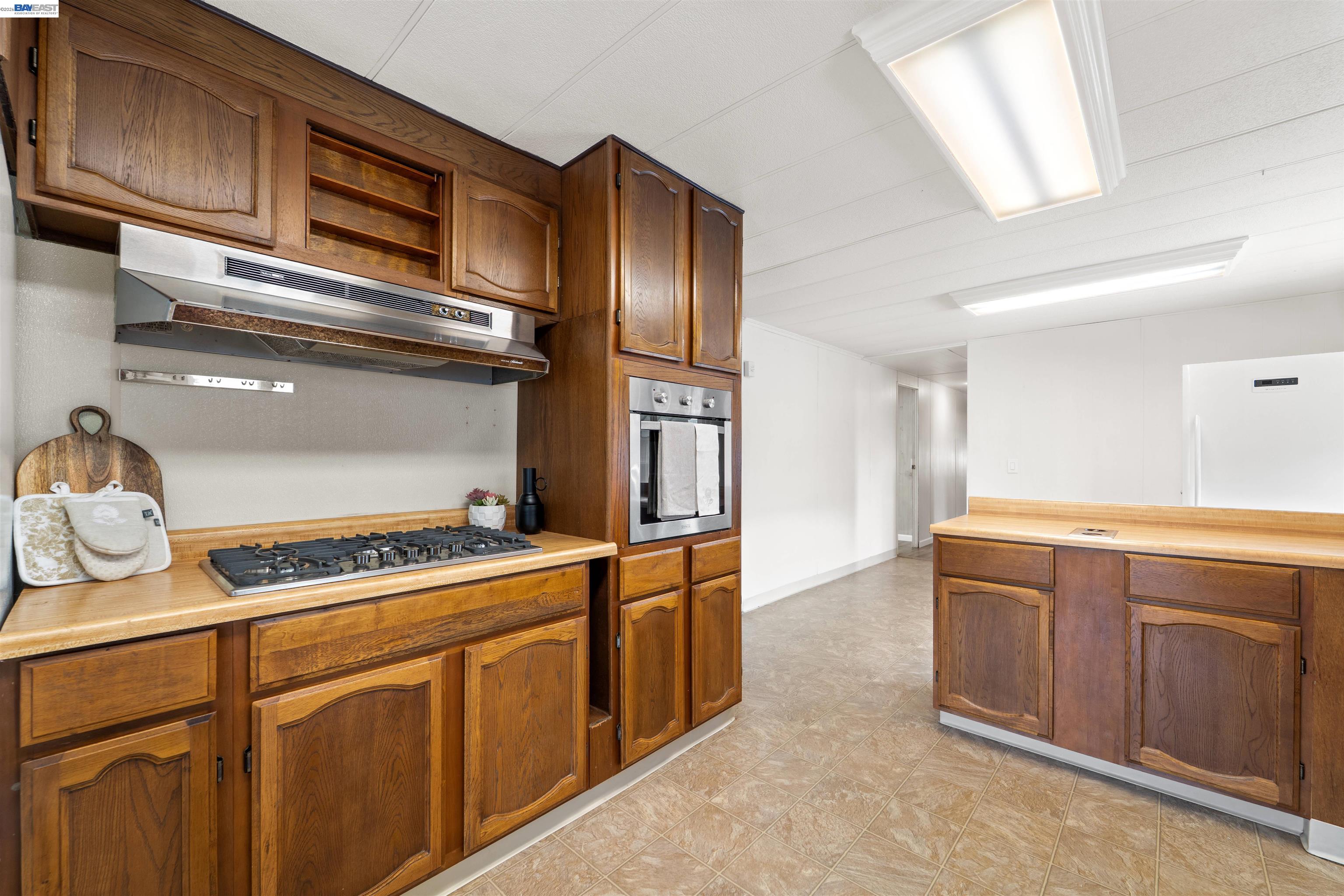 Detail Gallery Image 9 of 35 For 301 Maui Circle, Union City,  CA 94587 - 3 Beds | 2 Baths