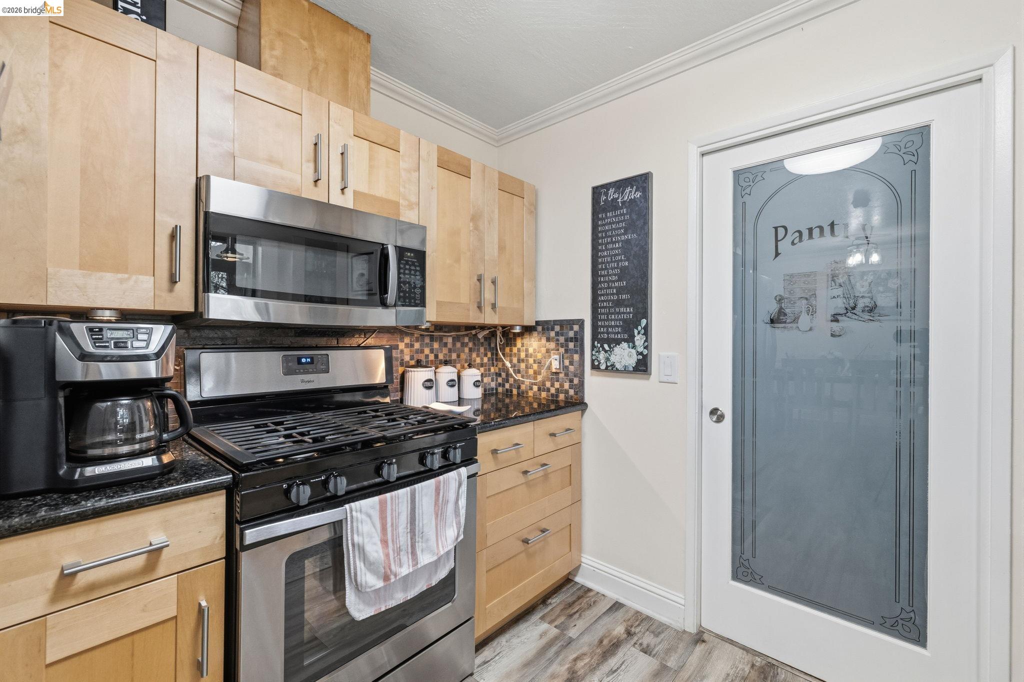 Detail Gallery Image 12 of 36 For 21999 Fallview, Sonora,  CA 95370 - 4 Beds | 3 Baths