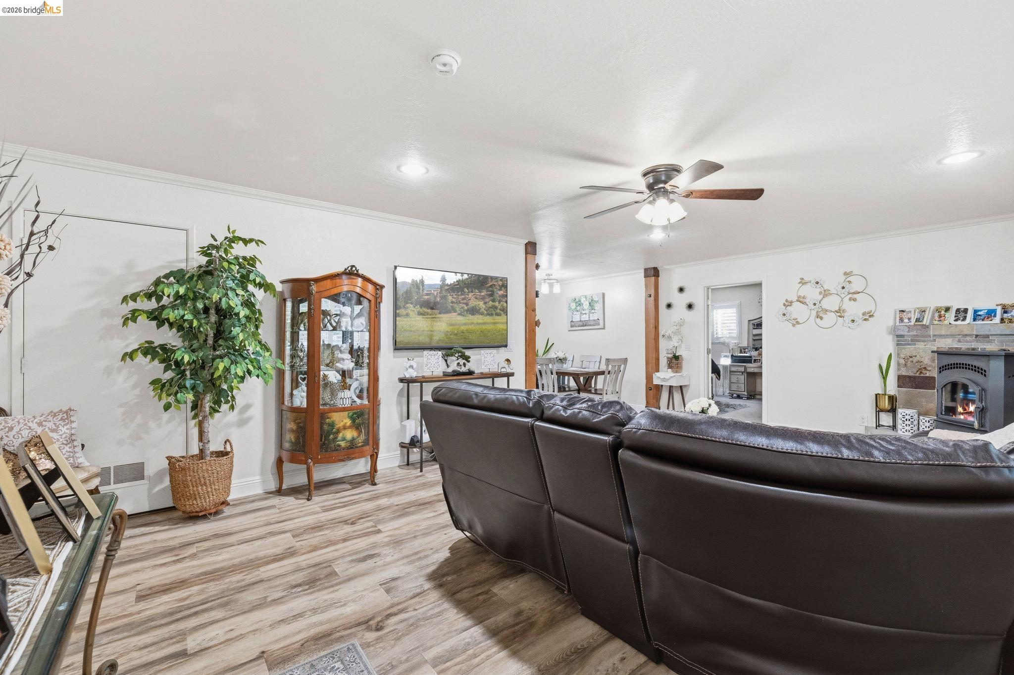 Detail Gallery Image 6 of 36 For 21999 Fallview, Sonora,  CA 95370 - 4 Beds | 3 Baths