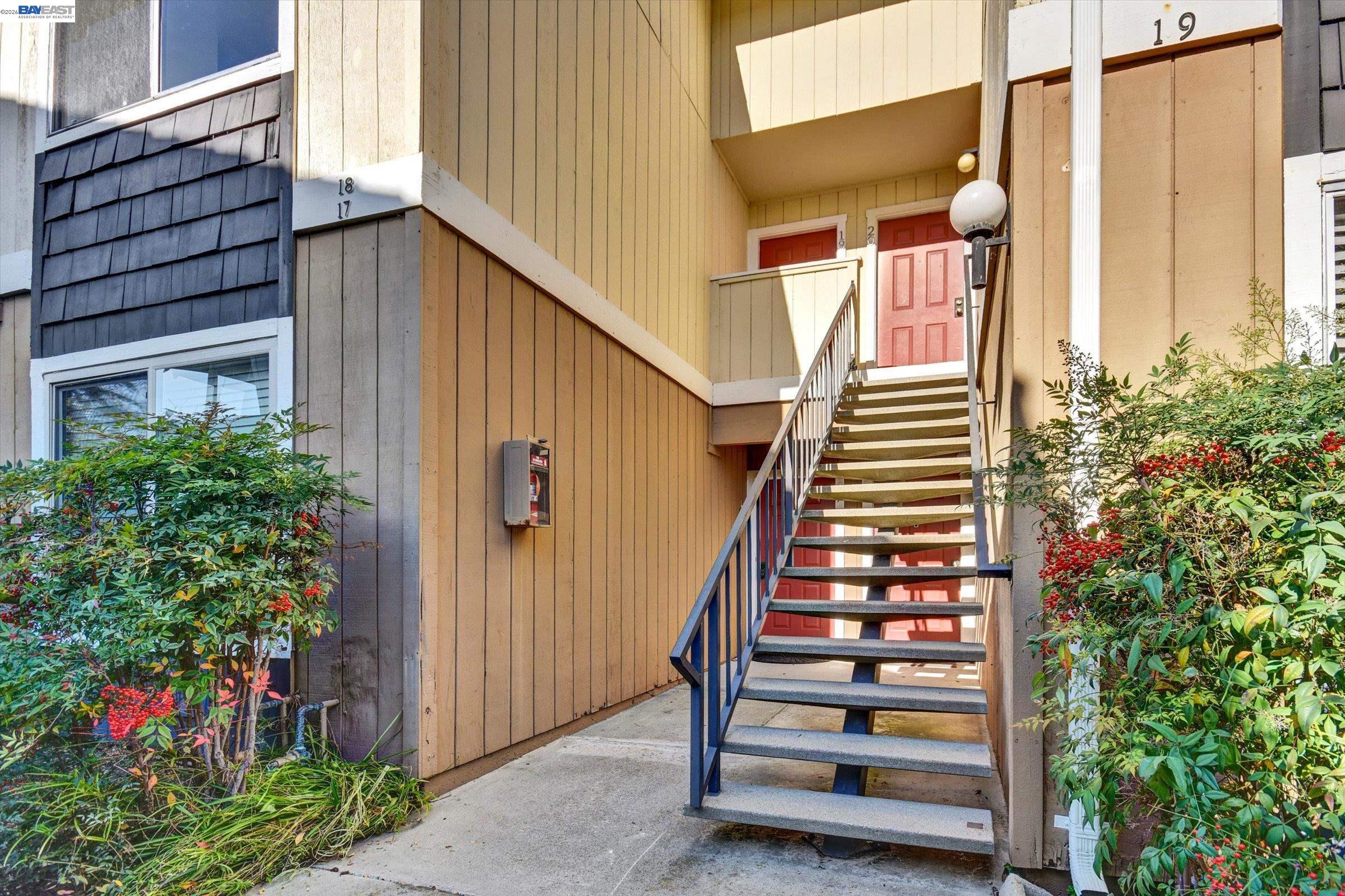 Detail Gallery Image 2 of 22 For 2547 Easton Ln #18,  San Jose,  CA 95133 - 2 Beds | 2 Baths