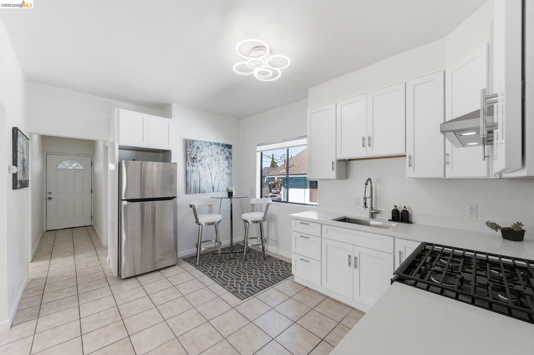 Detail Gallery Image 2 of 30 For 5334 E 10th St., Oakland,  CA 94601 - 3 Beds | 2 Baths