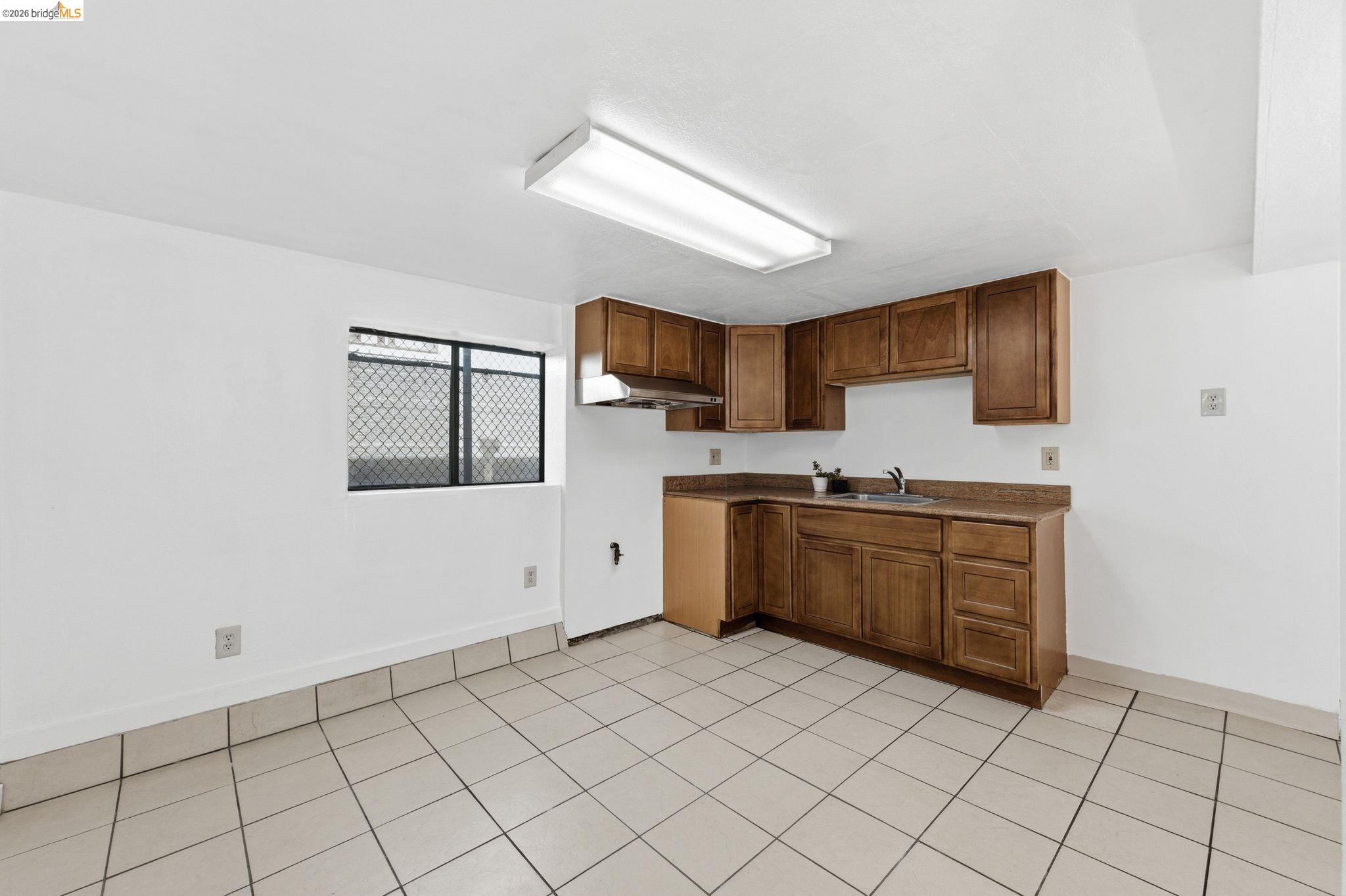 Detail Gallery Image 18 of 30 For 5334 E 10th St., Oakland,  CA 94601 - 3 Beds | 2 Baths