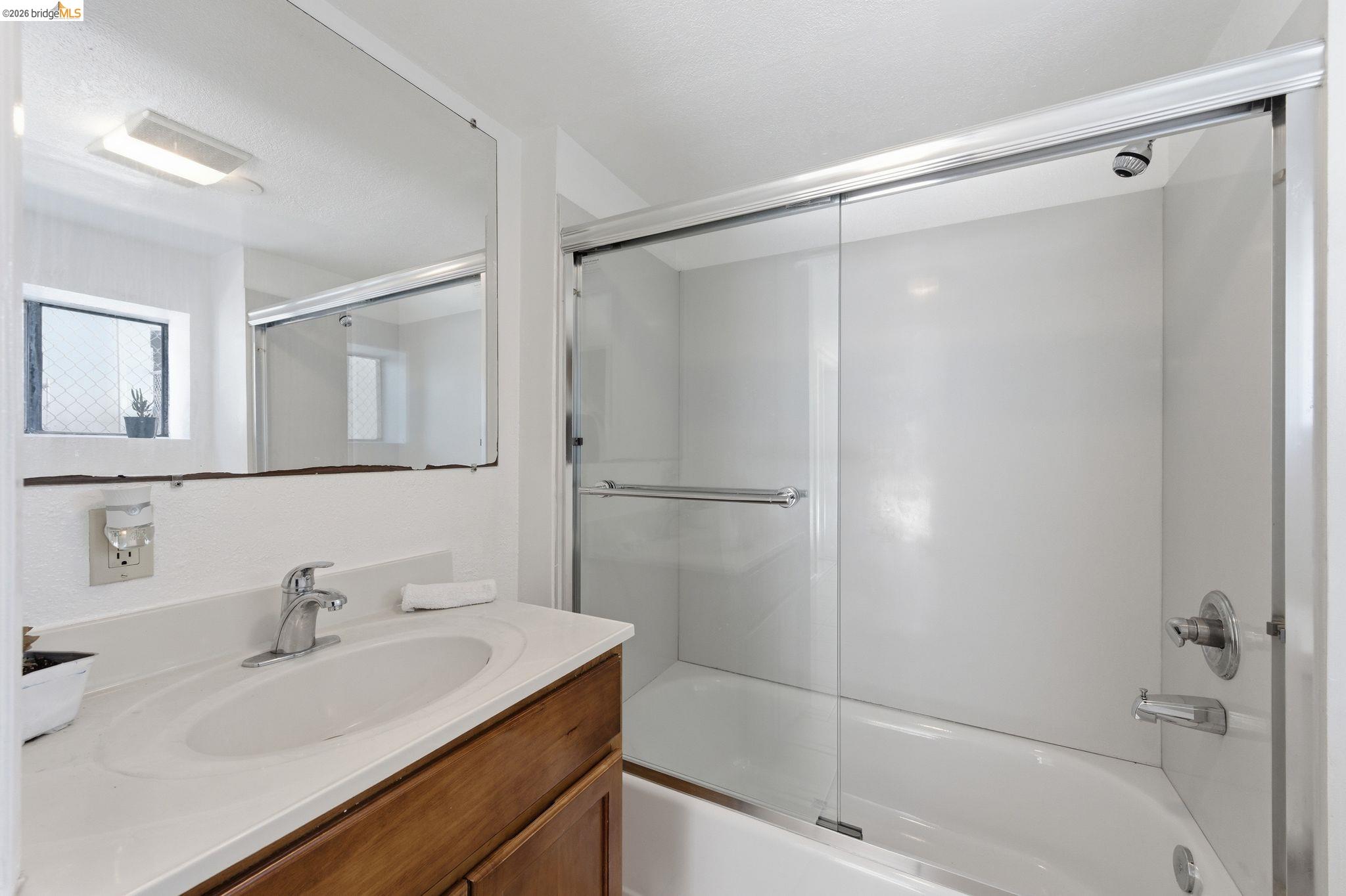 Detail Gallery Image 22 of 30 For 5334 E 10th St., Oakland,  CA 94601 - 3 Beds | 2 Baths