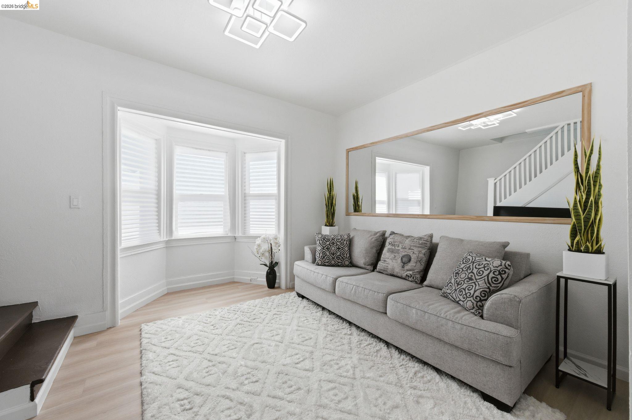 Detail Gallery Image 5 of 30 For 5334 E 10th St., Oakland,  CA 94601 - 3 Beds | 2 Baths