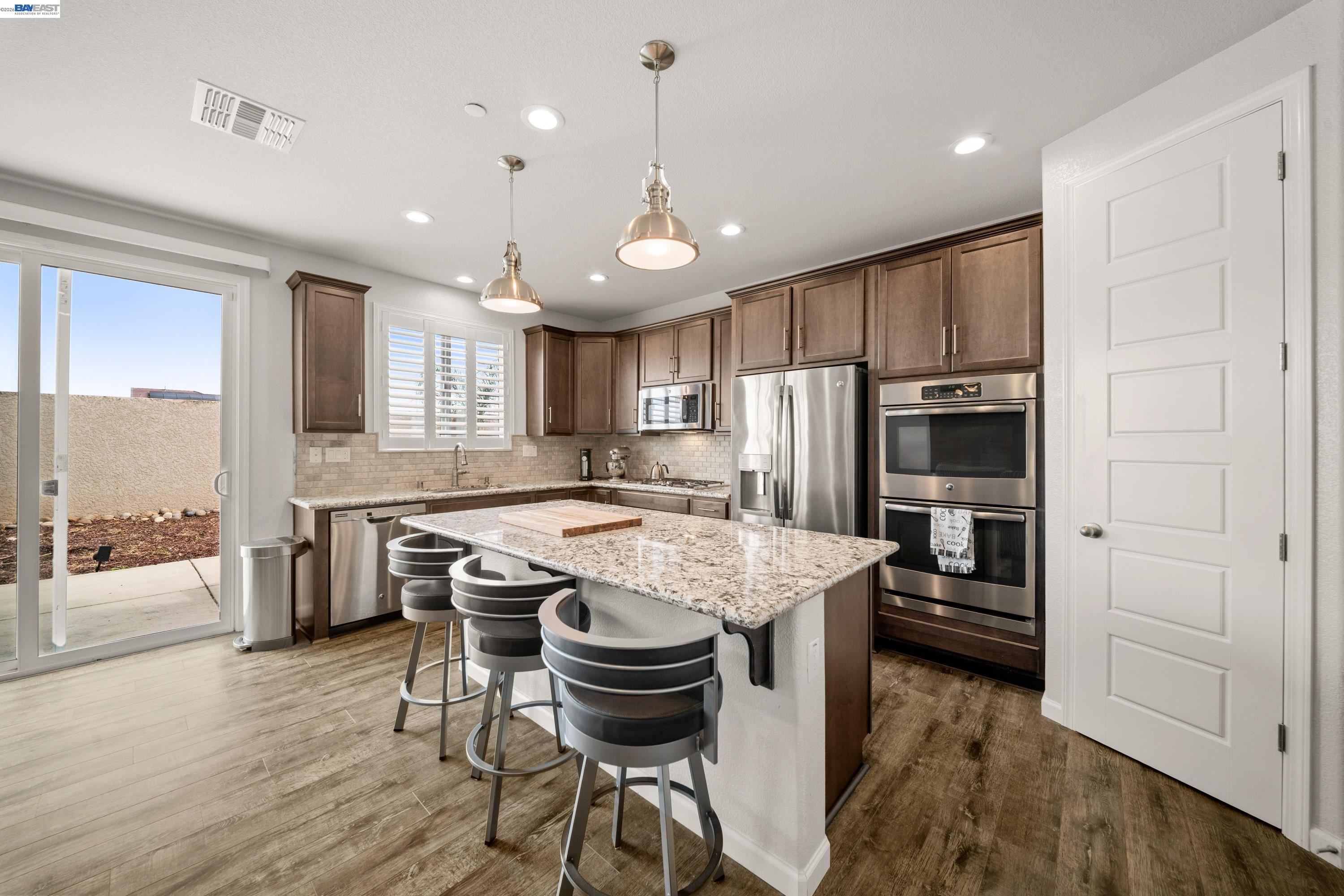 Detail Gallery Image 3 of 36 For 356 Coolcrest Dr, Oakley,  CA 94561 - 3 Beds | 2/1 Baths