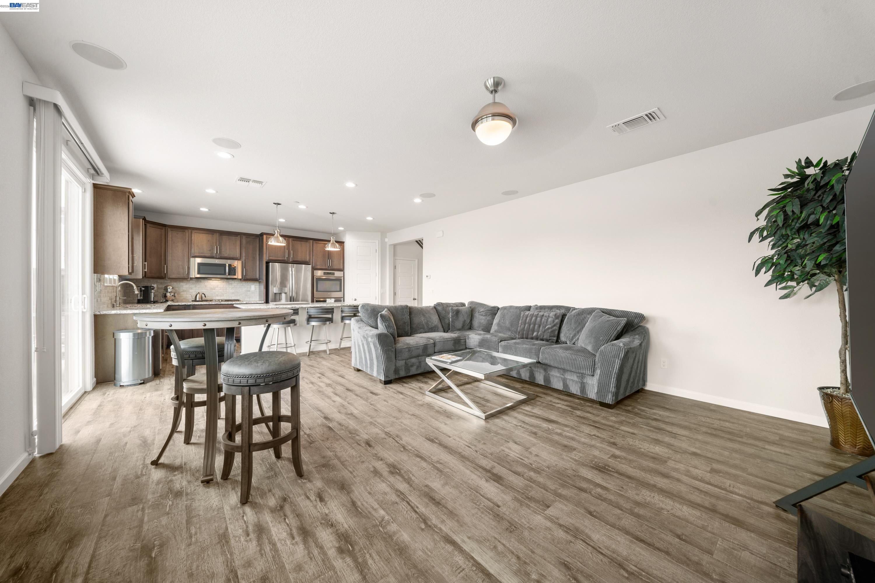 Detail Gallery Image 6 of 36 For 356 Coolcrest Dr, Oakley,  CA 94561 - 3 Beds | 2/1 Baths