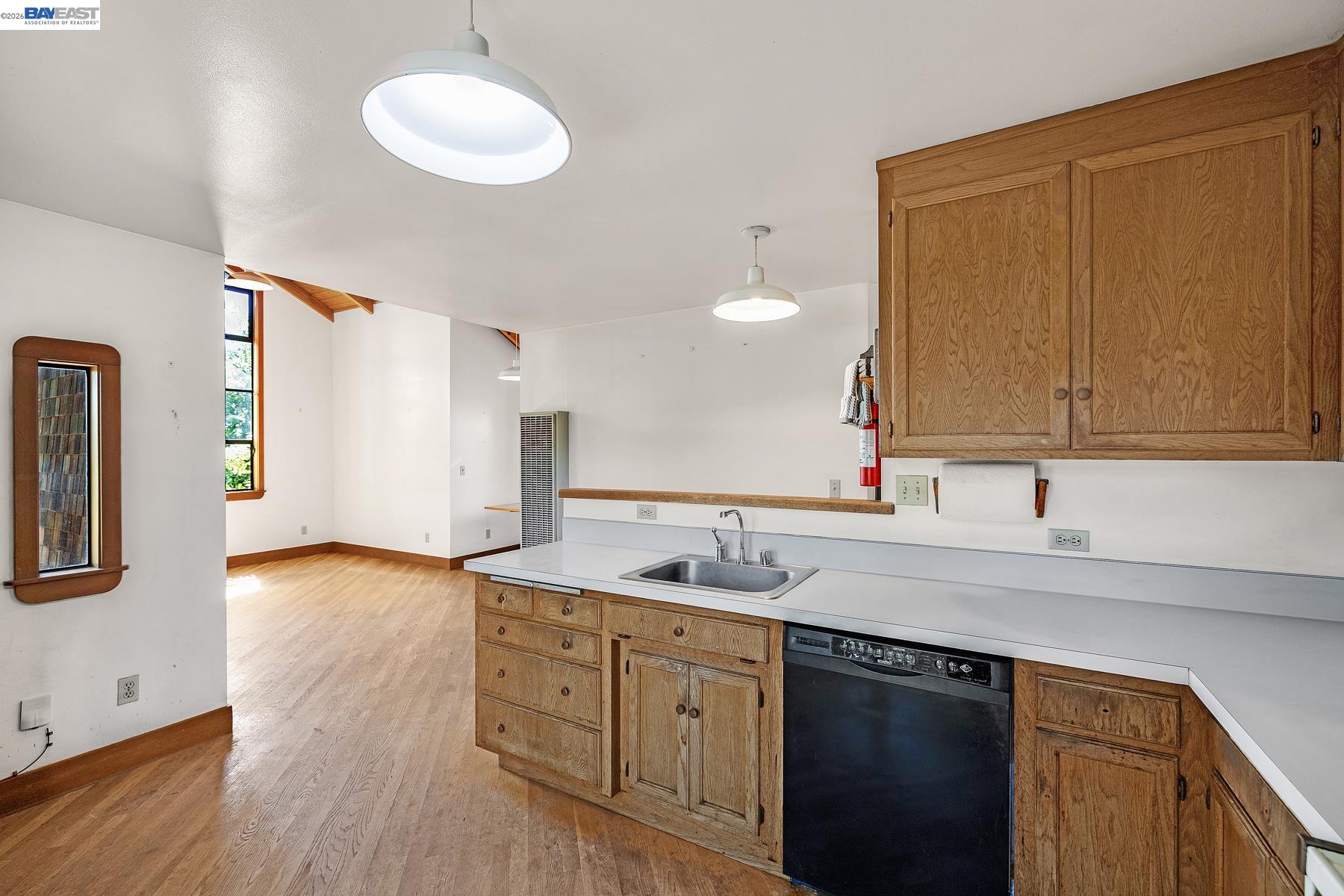 Detail Gallery Image 11 of 24 For 3261 Wyman Street, Oakland,  CA 94619 - 2 Beds | 1 Baths