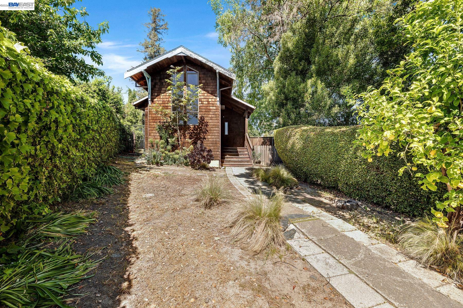 Detail Gallery Image 4 of 24 For 3261 Wyman Street, Oakland,  CA 94619 - 2 Beds | 1 Baths