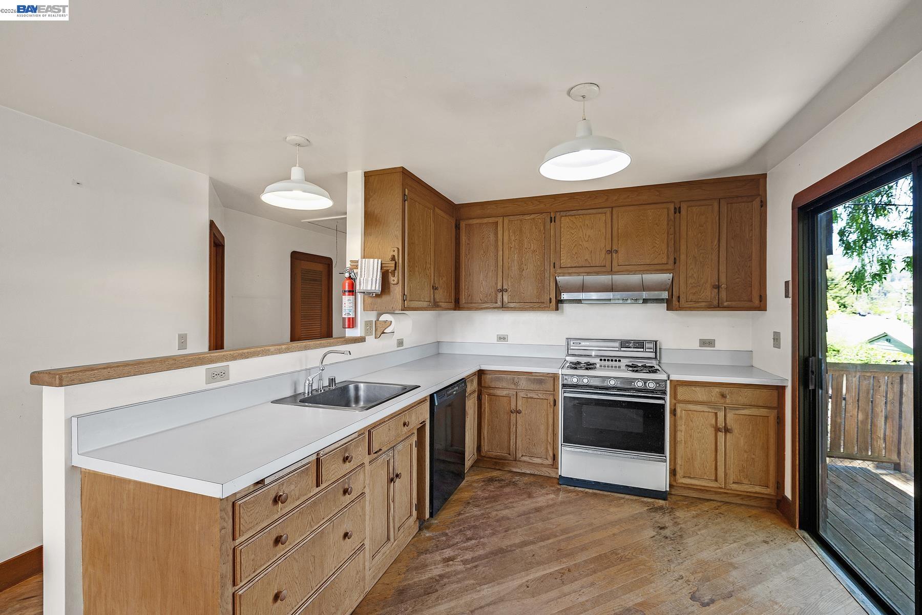 Detail Gallery Image 9 of 24 For 3261 Wyman Street, Oakland,  CA 94619 - 2 Beds | 1 Baths