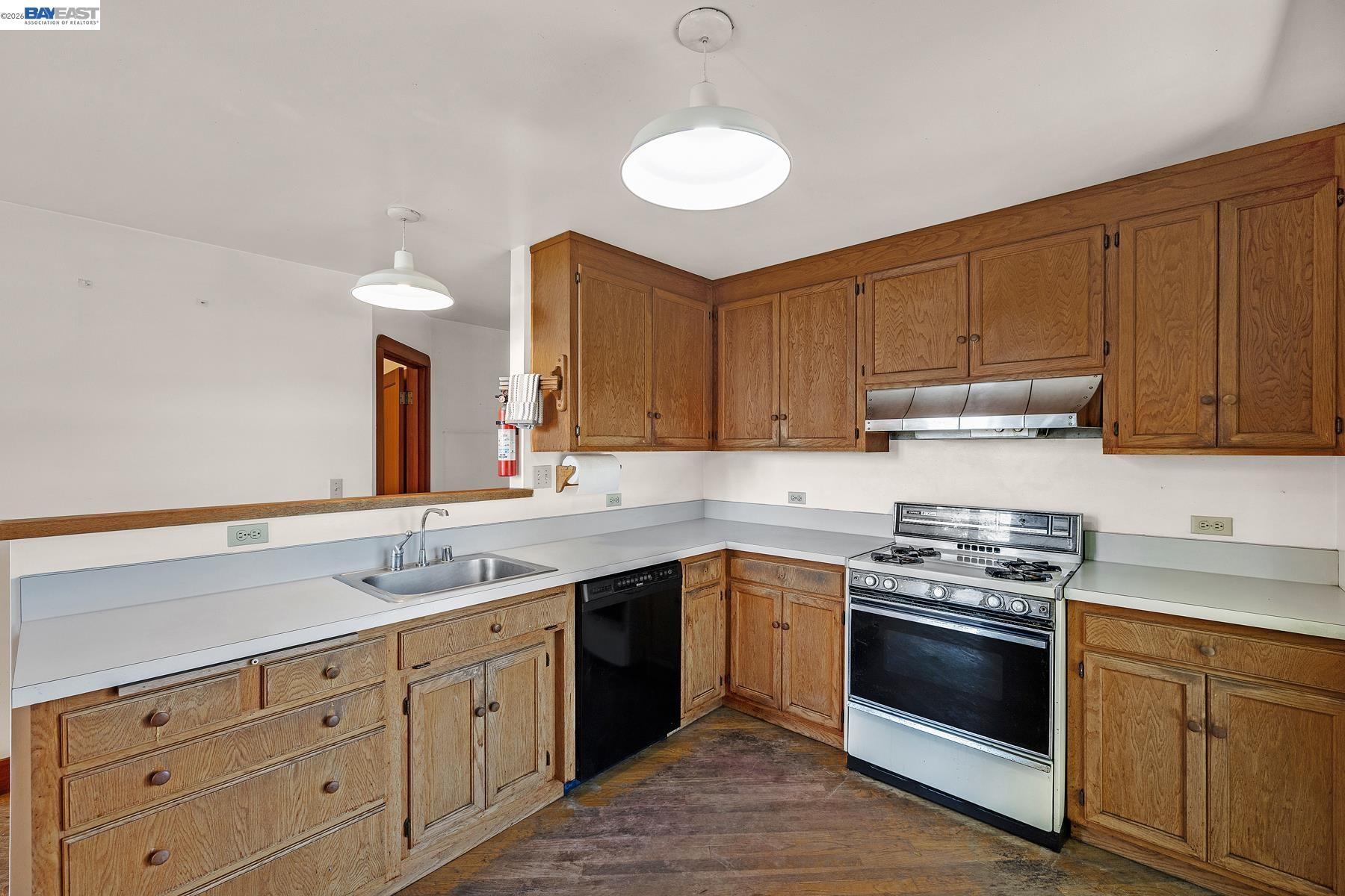 Detail Gallery Image 10 of 24 For 3261 Wyman Street, Oakland,  CA 94619 - 2 Beds | 1 Baths