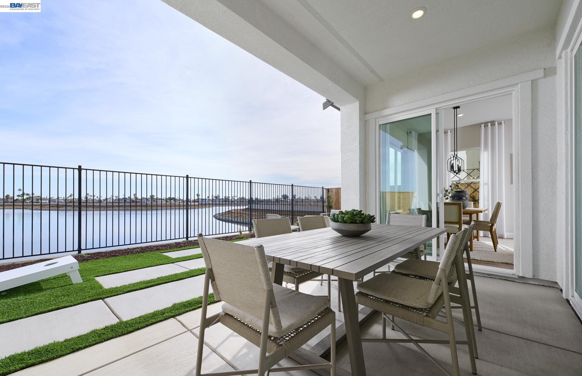 Detail Gallery Image 4 of 8 For 586 Lee Loop, Discovery Bay,  CA 94505 - 4 Beds | 3 Baths