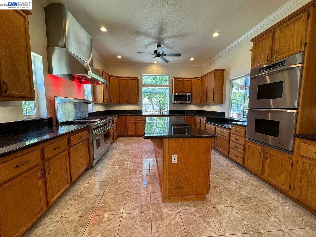 Detail Gallery Image 6 of 47 For 5067 Prairie Way, Antioch,  CA 94531 - 4 Beds | 3 Baths