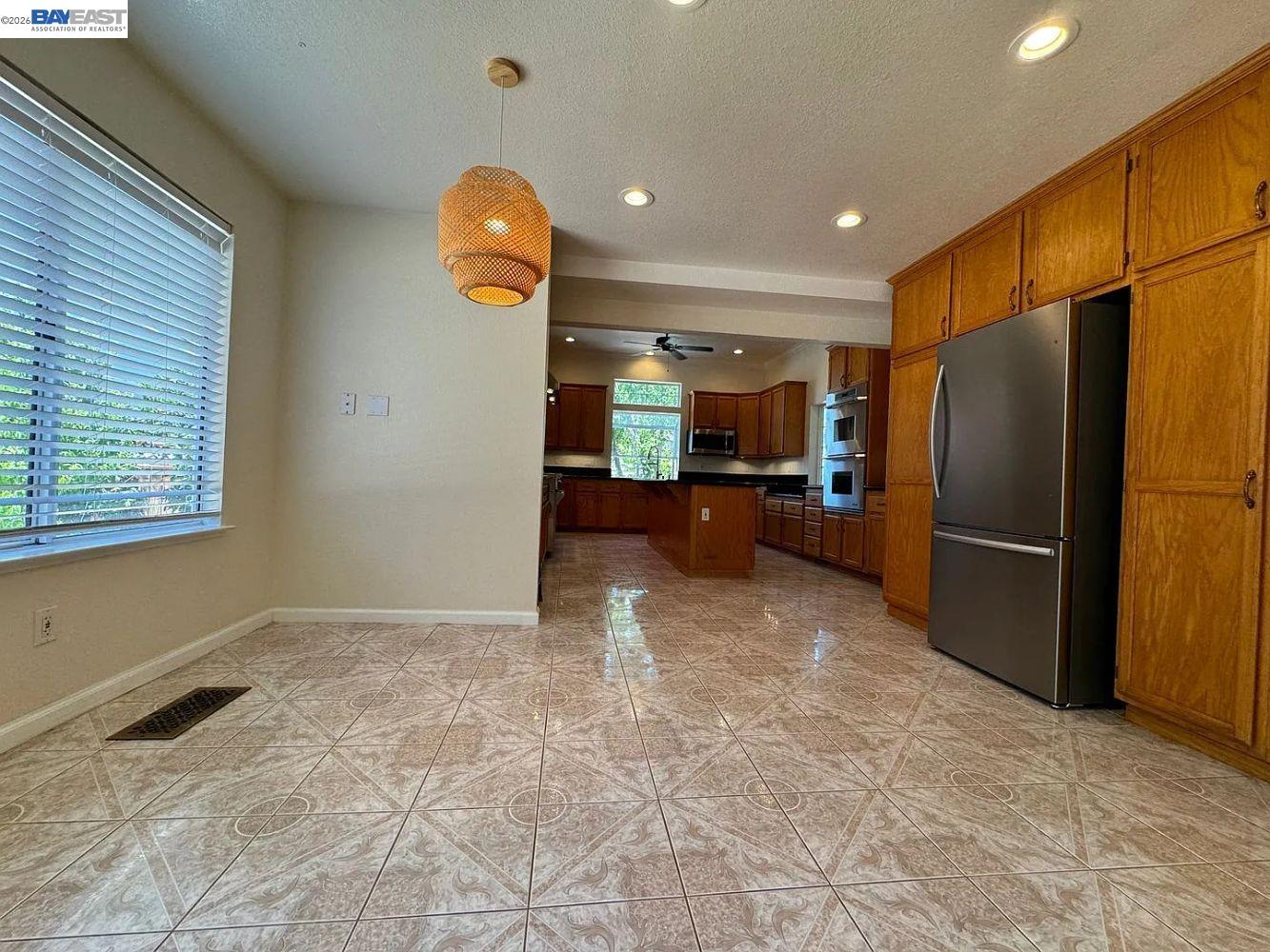 Detail Gallery Image 9 of 47 For 5067 Prairie Way, Antioch,  CA 94531 - 4 Beds | 3 Baths