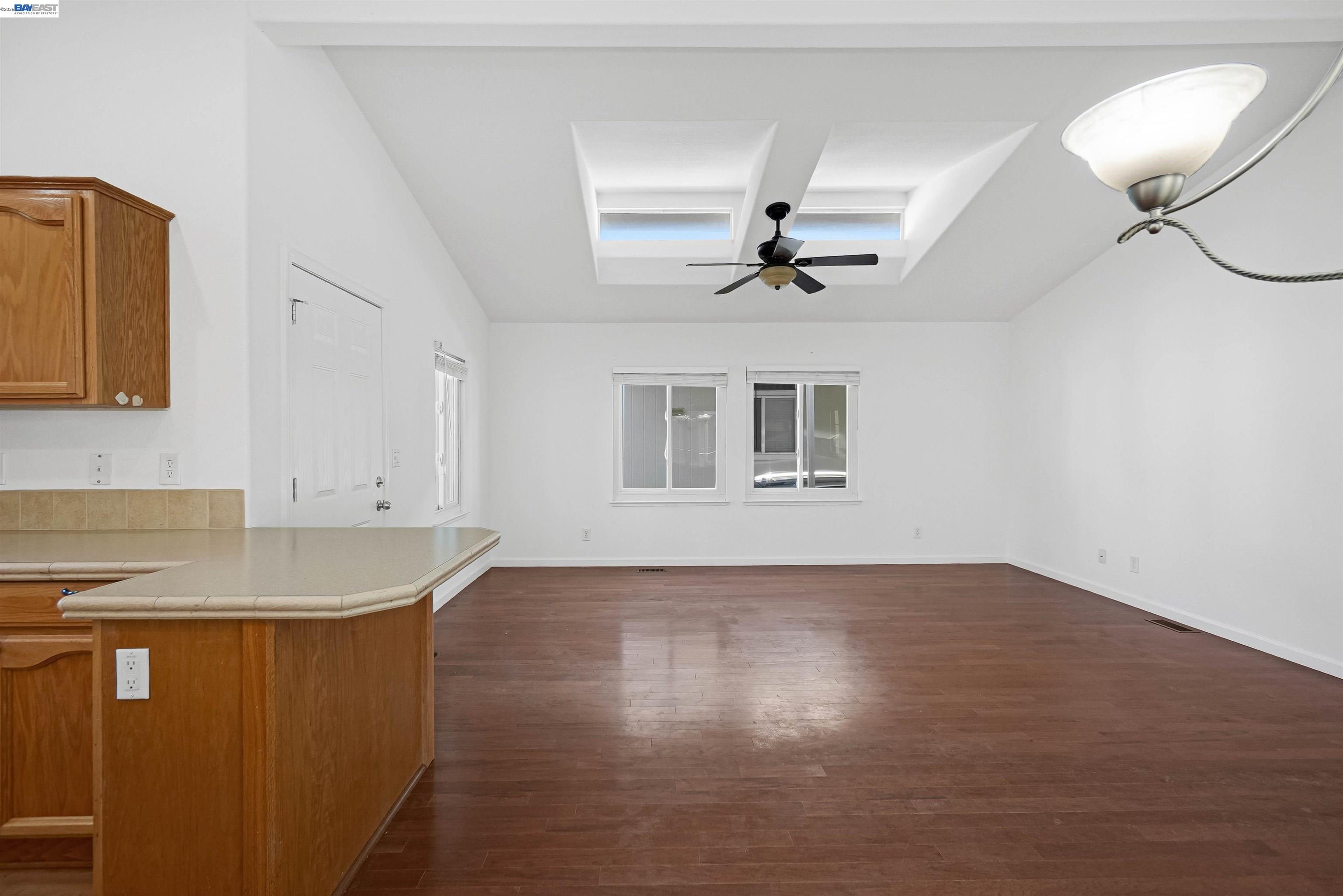 Detail Gallery Image 12 of 37 For 1200 W Winton Ave Spc 86,  Hayward,  CA 94545 - 2 Beds | 2 Baths