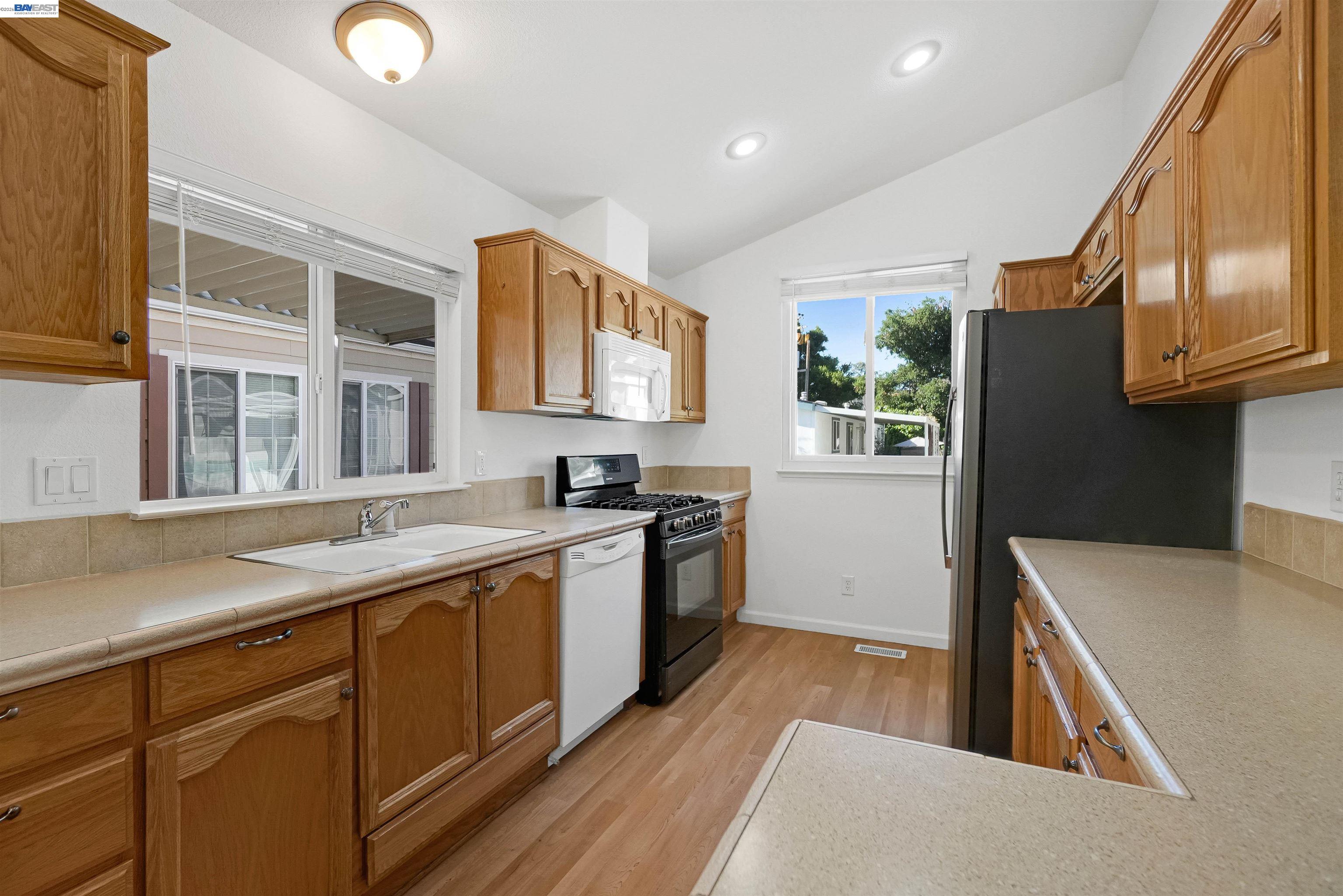 Detail Gallery Image 15 of 37 For 1200 W Winton Ave Spc 86,  Hayward,  CA 94545 - 2 Beds | 2 Baths