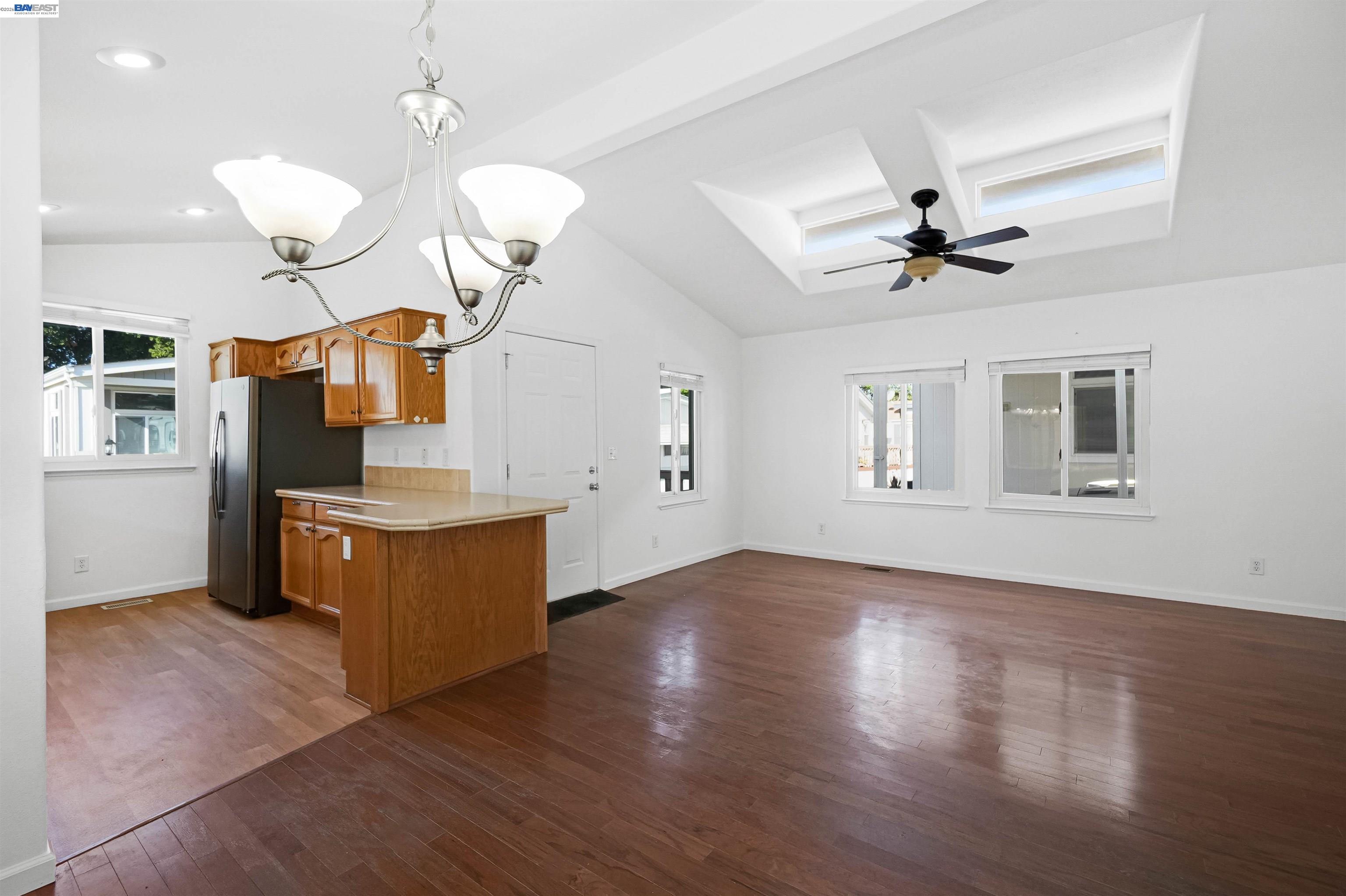 Detail Gallery Image 6 of 37 For 1200 W Winton Ave Spc 86,  Hayward,  CA 94545 - 2 Beds | 2 Baths